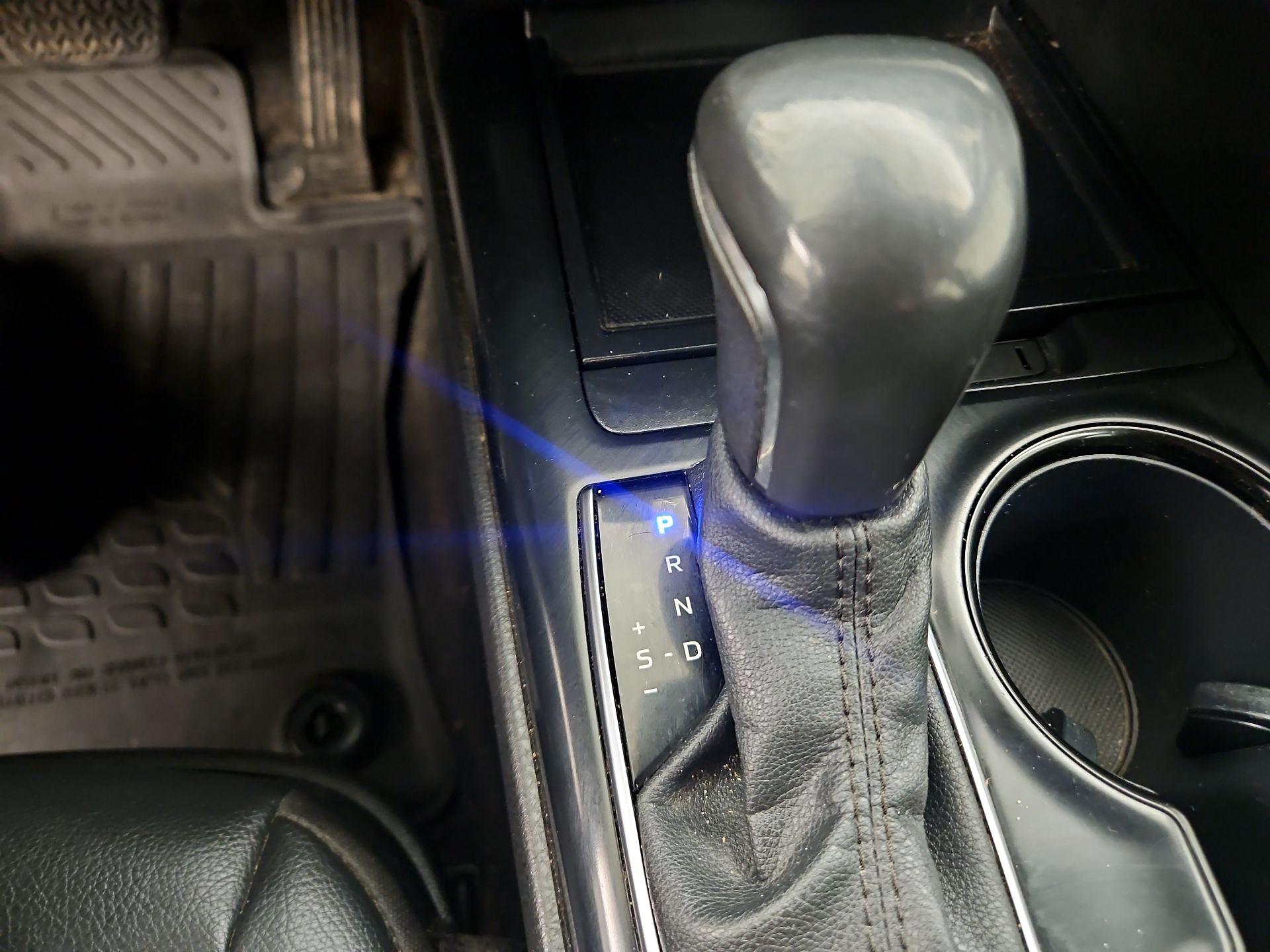 Thumbnail: 2020 Toyota Camry - 17