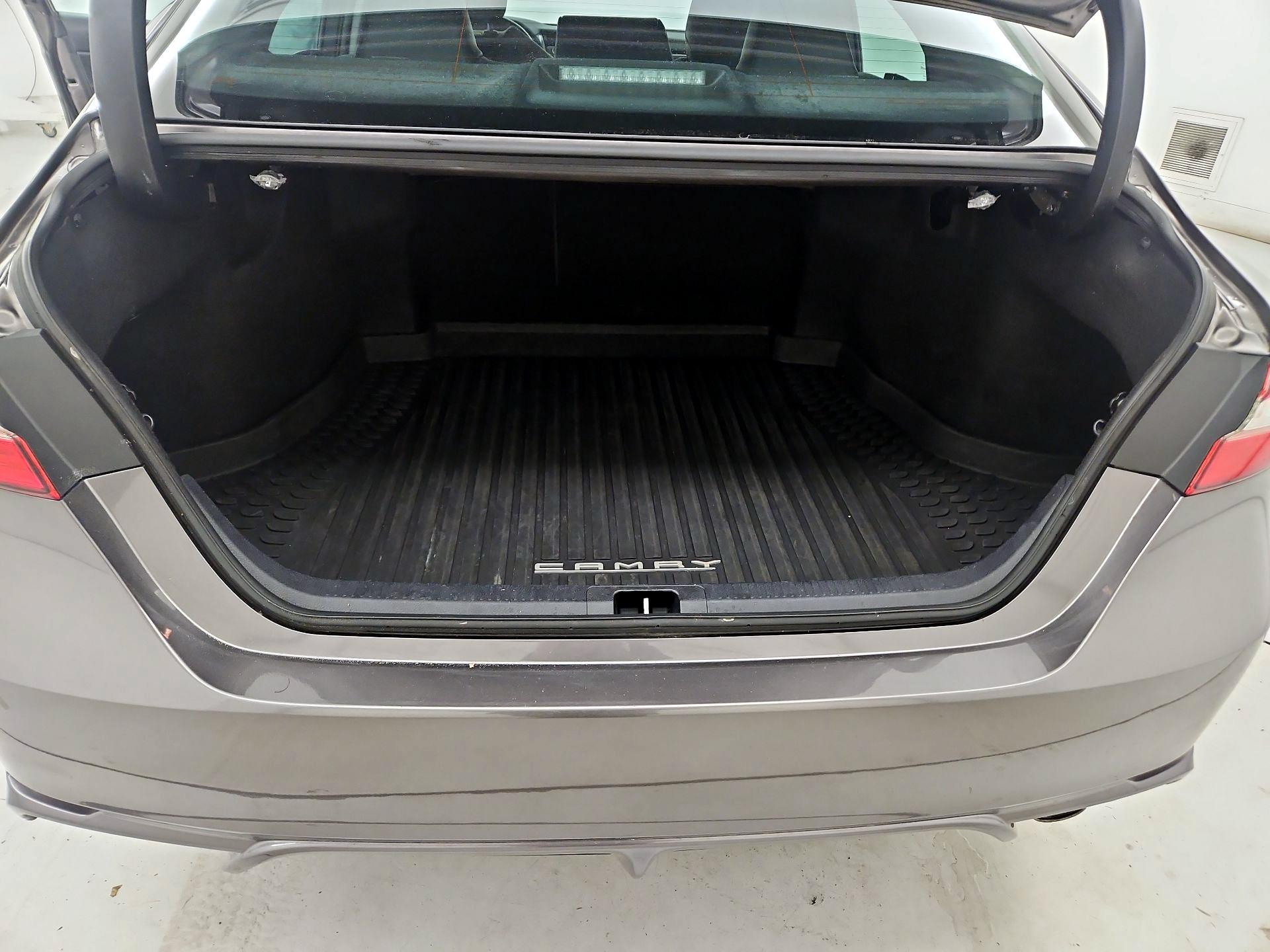 Thumbnail: 2020 Toyota Camry - 20