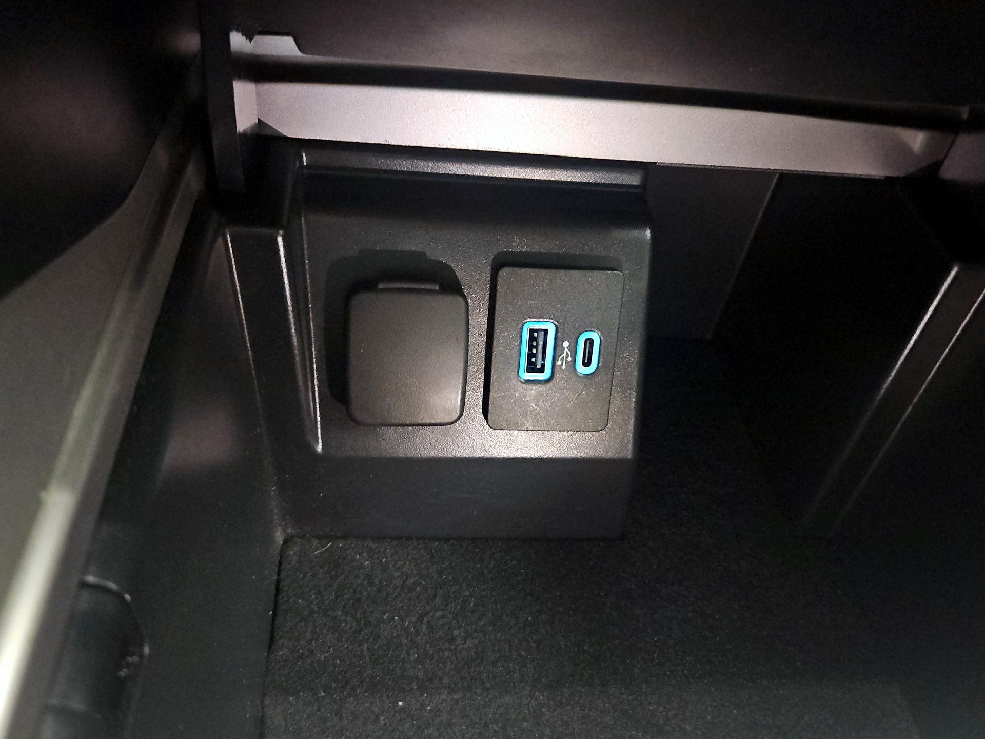 Thumbnail: 2021 Ford Explorer - 19