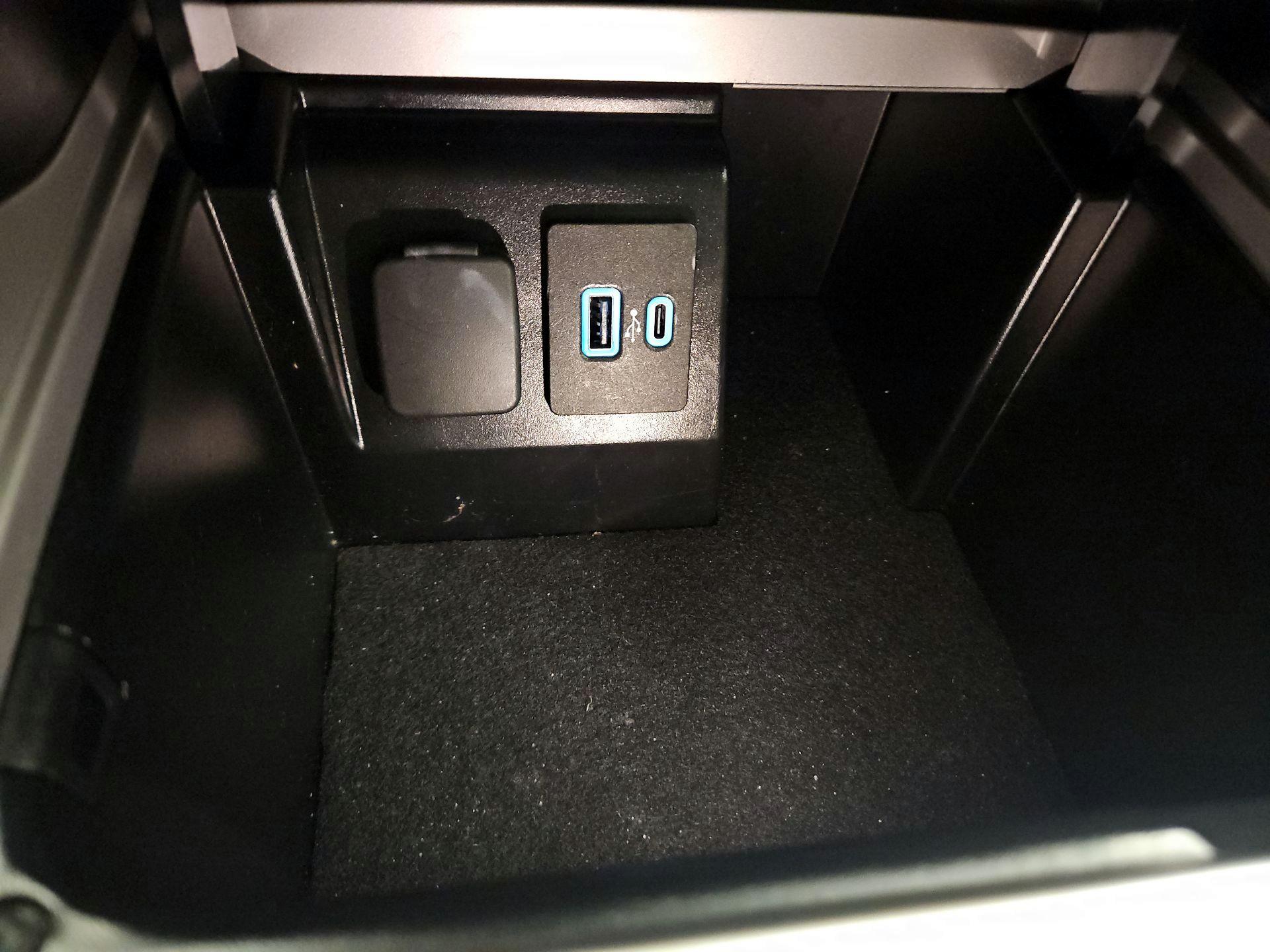 Thumbnail: 2022 Ford Explorer - 19