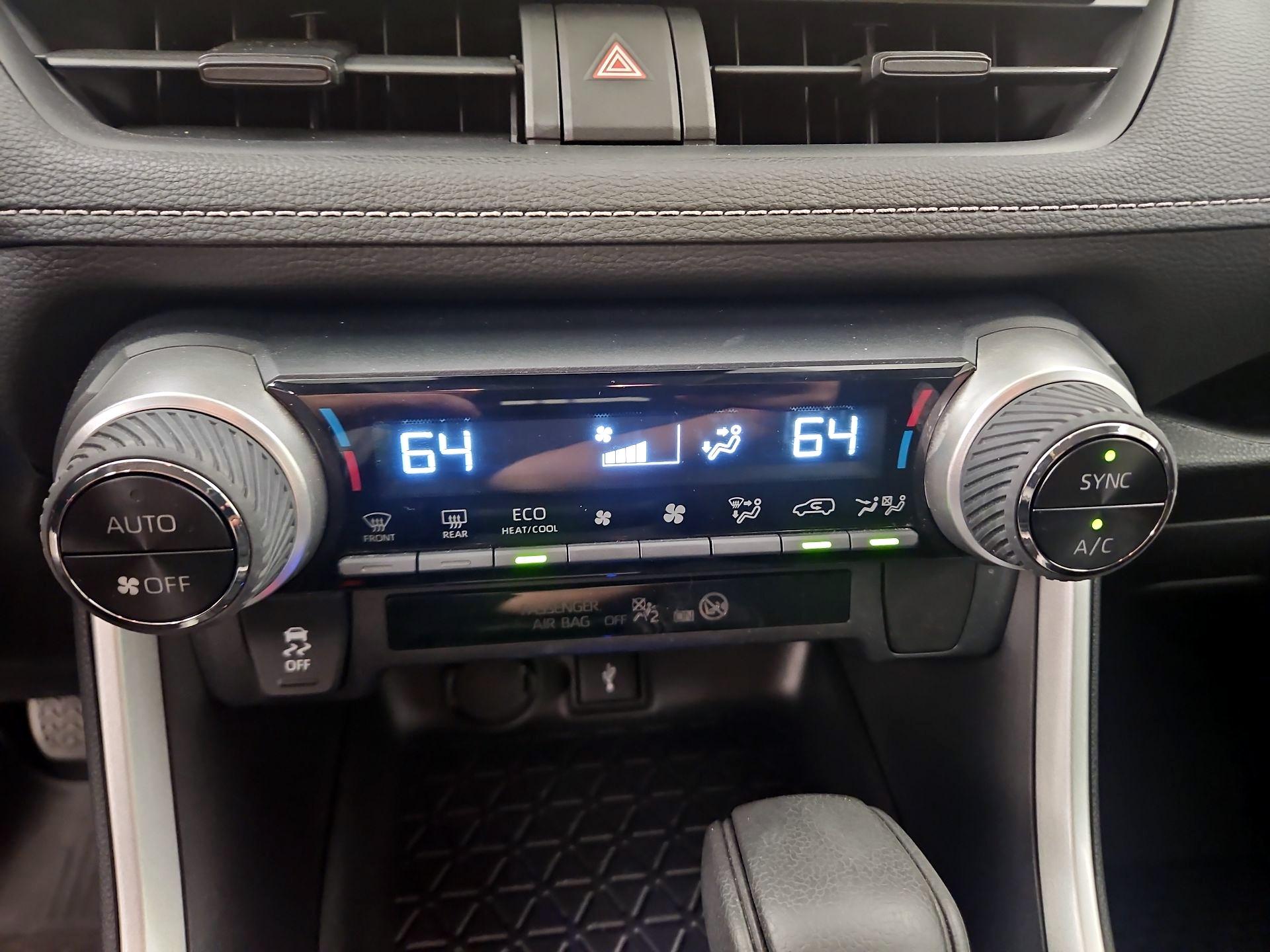 Thumbnail: 2020 Toyota RAV4 - 16