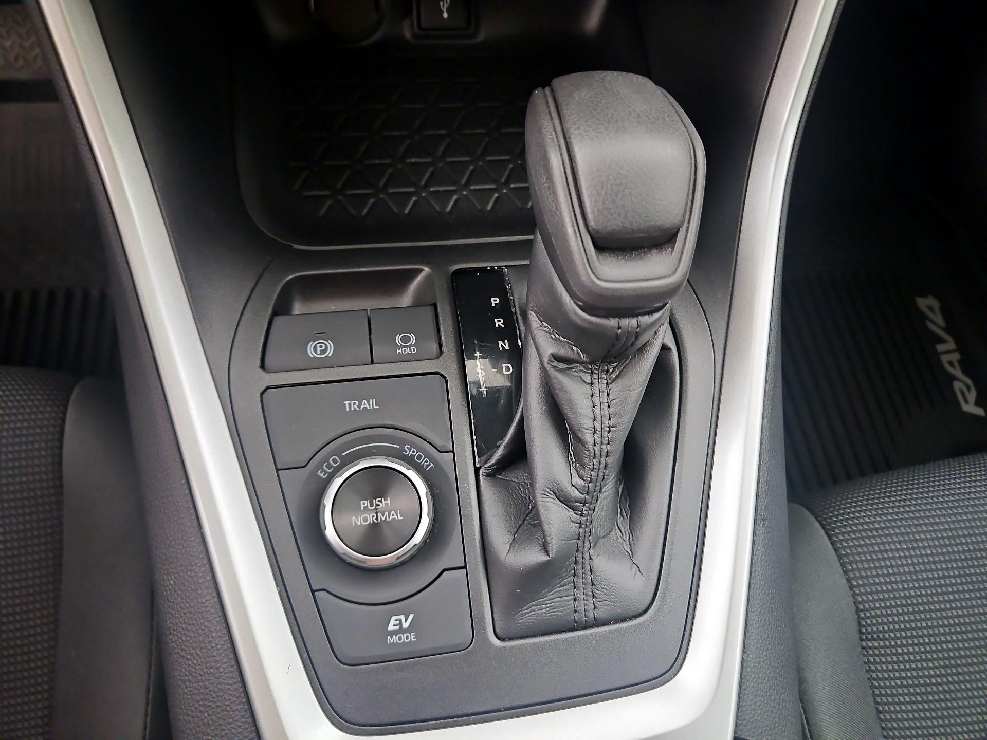 Thumbnail: 2020 Toyota RAV4 - 17