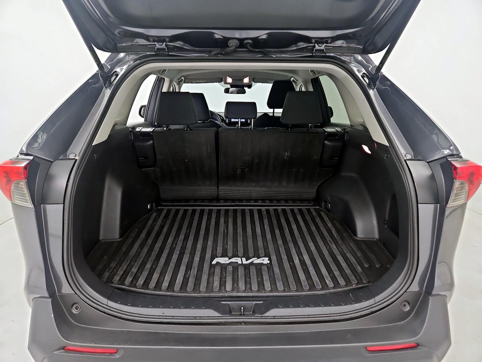 Thumbnail: 2020 Toyota RAV4 - 20