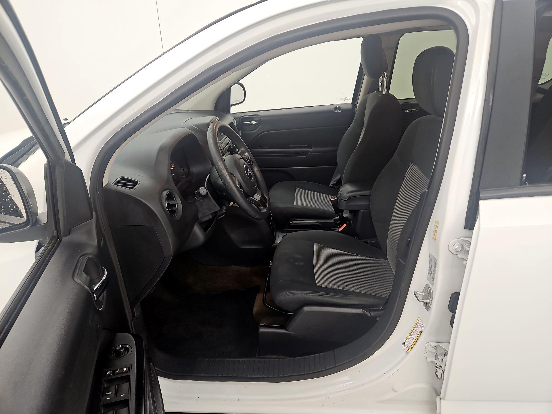 Thumbnail: 2016 Jeep Compass - 11