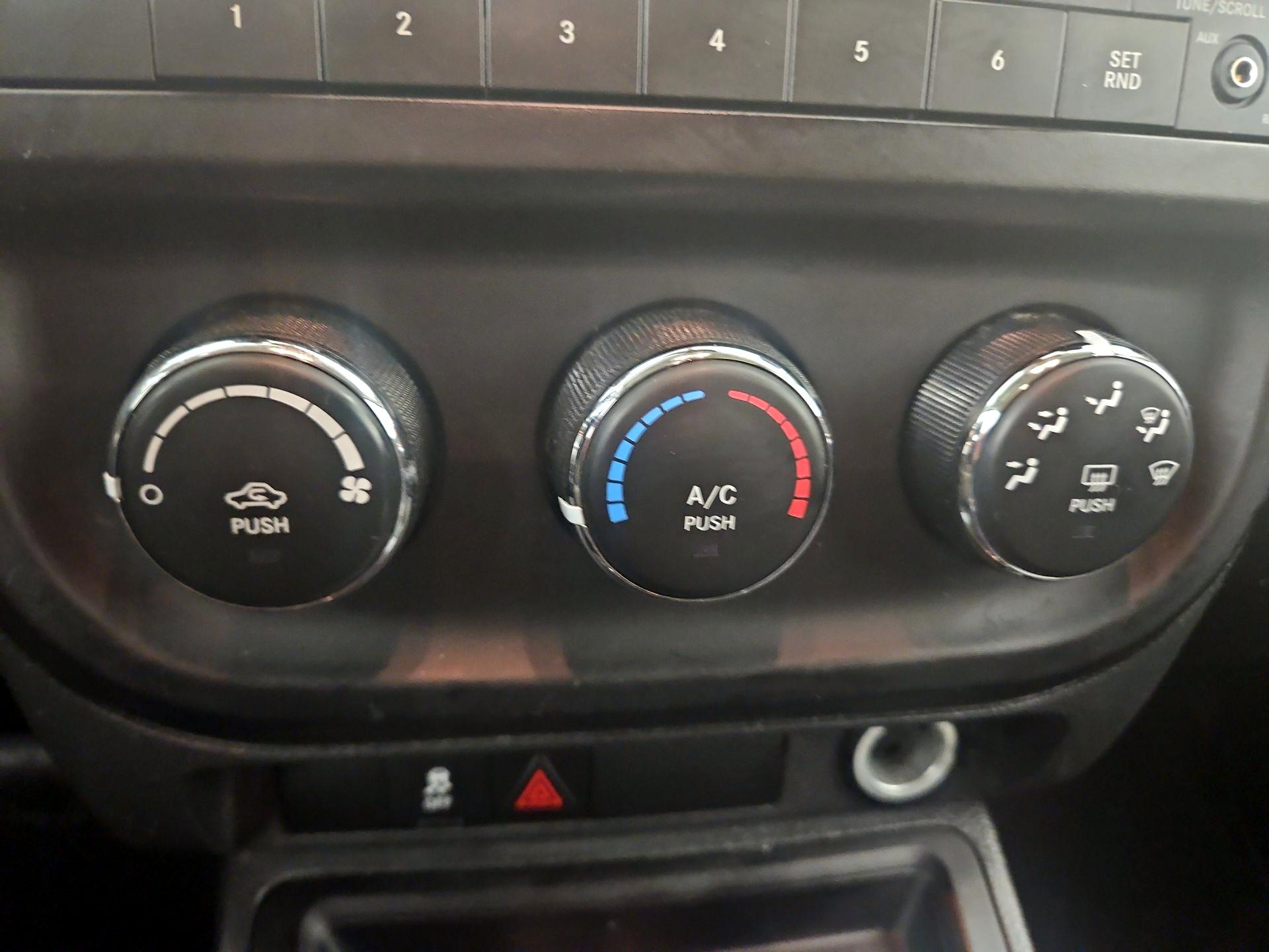 Thumbnail: 2016 Jeep Compass - 14