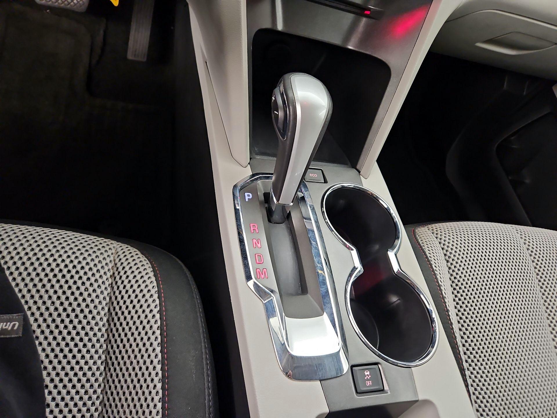 Thumbnail: 2015 GMC Terrain - 17