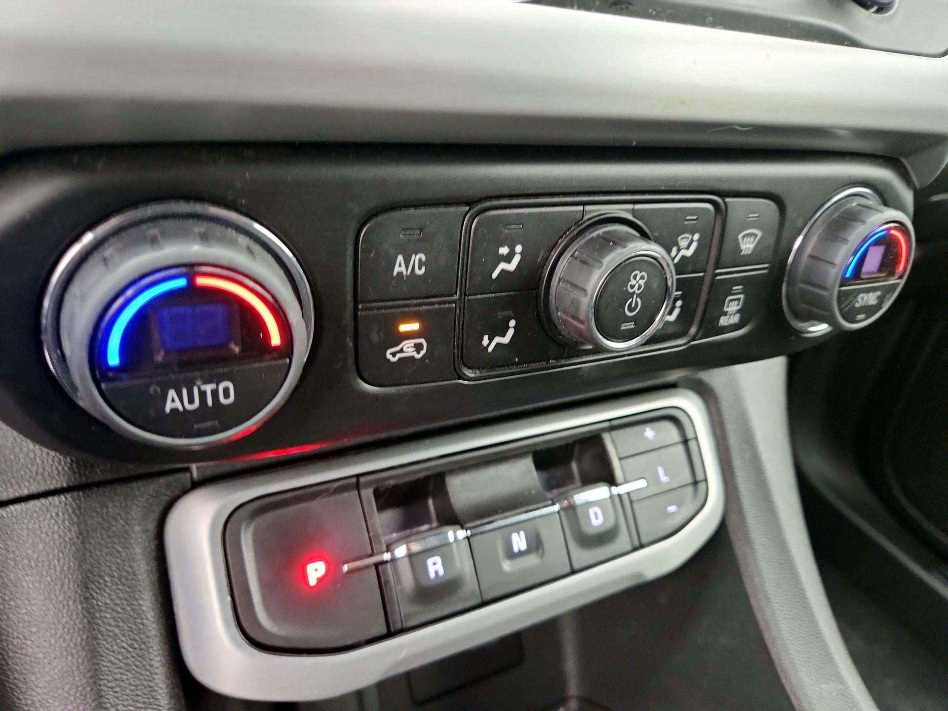 Thumbnail: 2023 GMC Acadia - 16