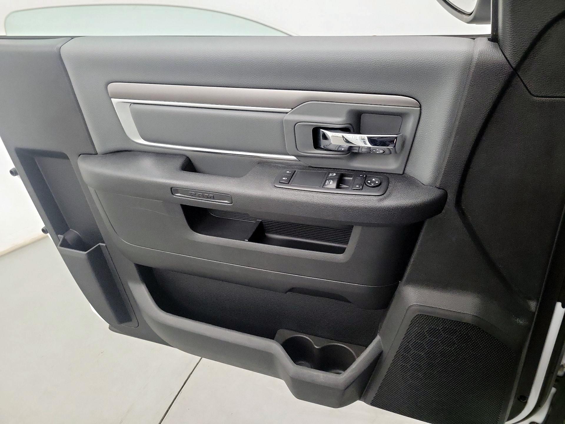 Thumbnail: 2021 RAM 1500 Classic - 10