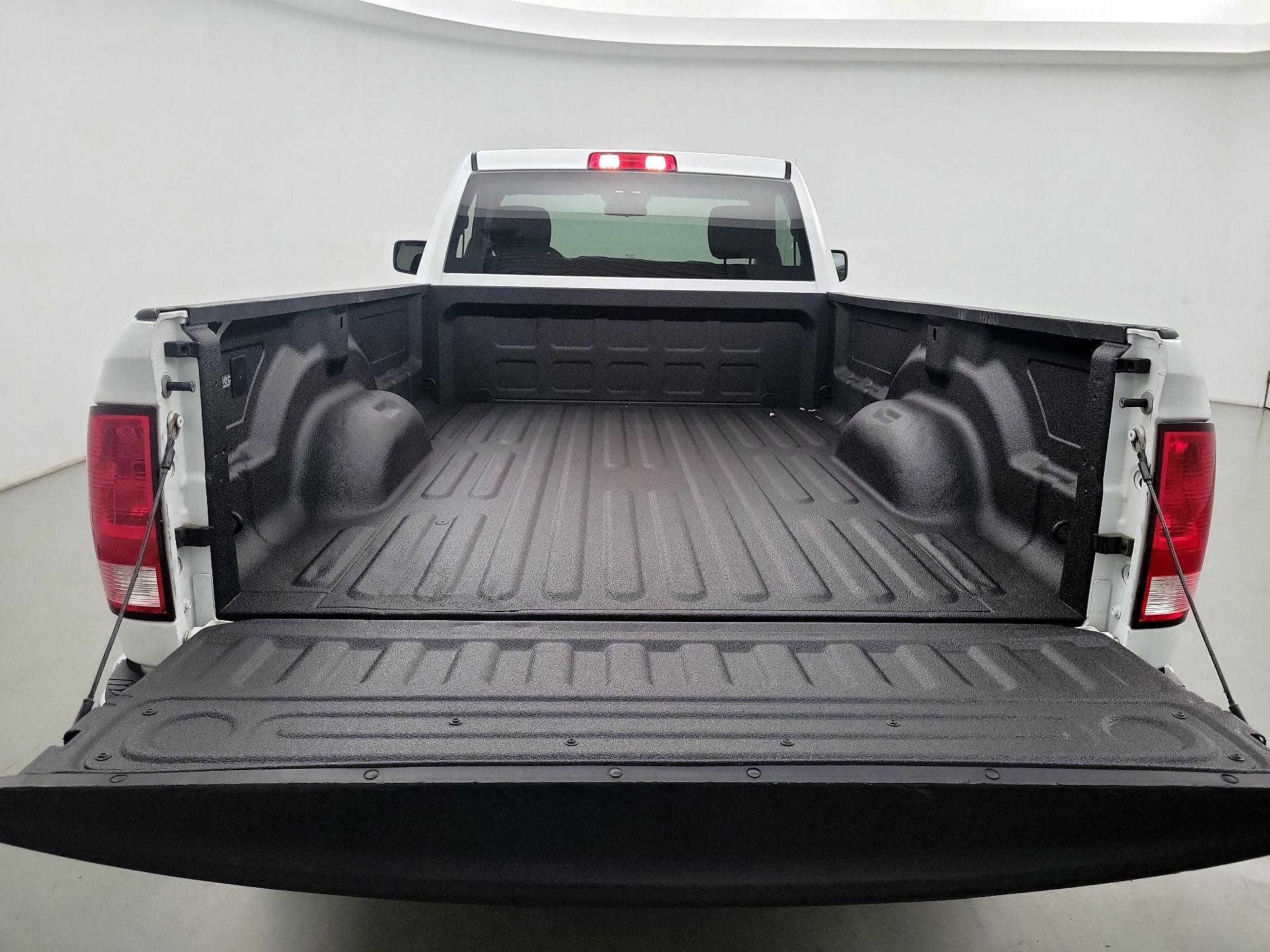 Thumbnail: 2021 RAM 1500 Classic - 17