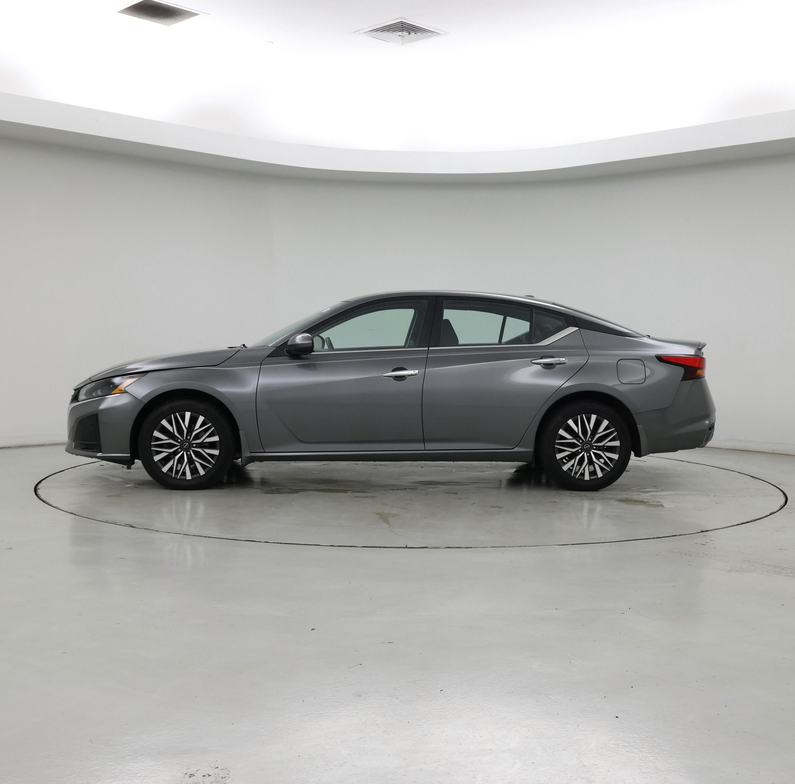 Thumbnail: 2023 Nissan Altima - 3