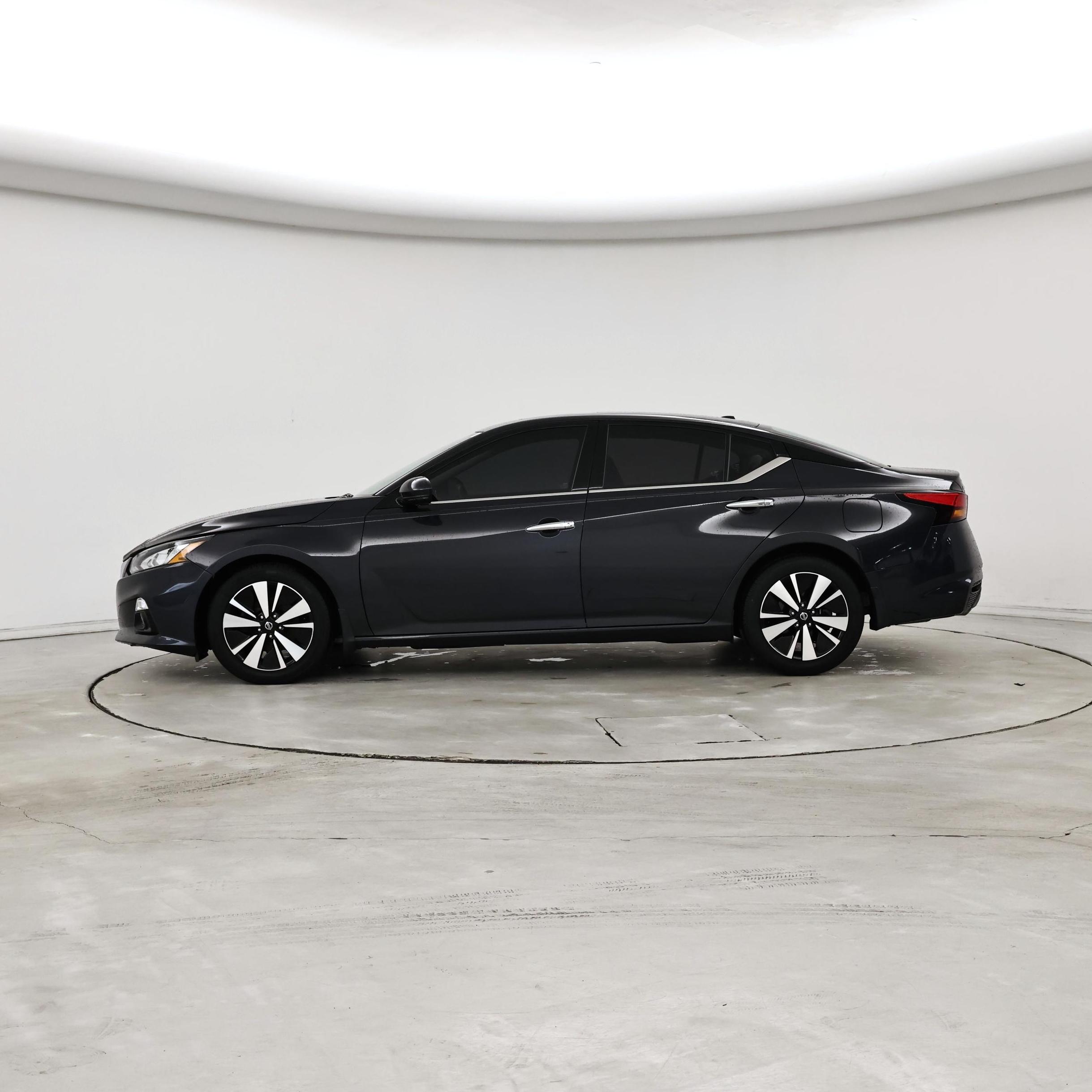 Thumbnail: 2022 Nissan Altima - 3