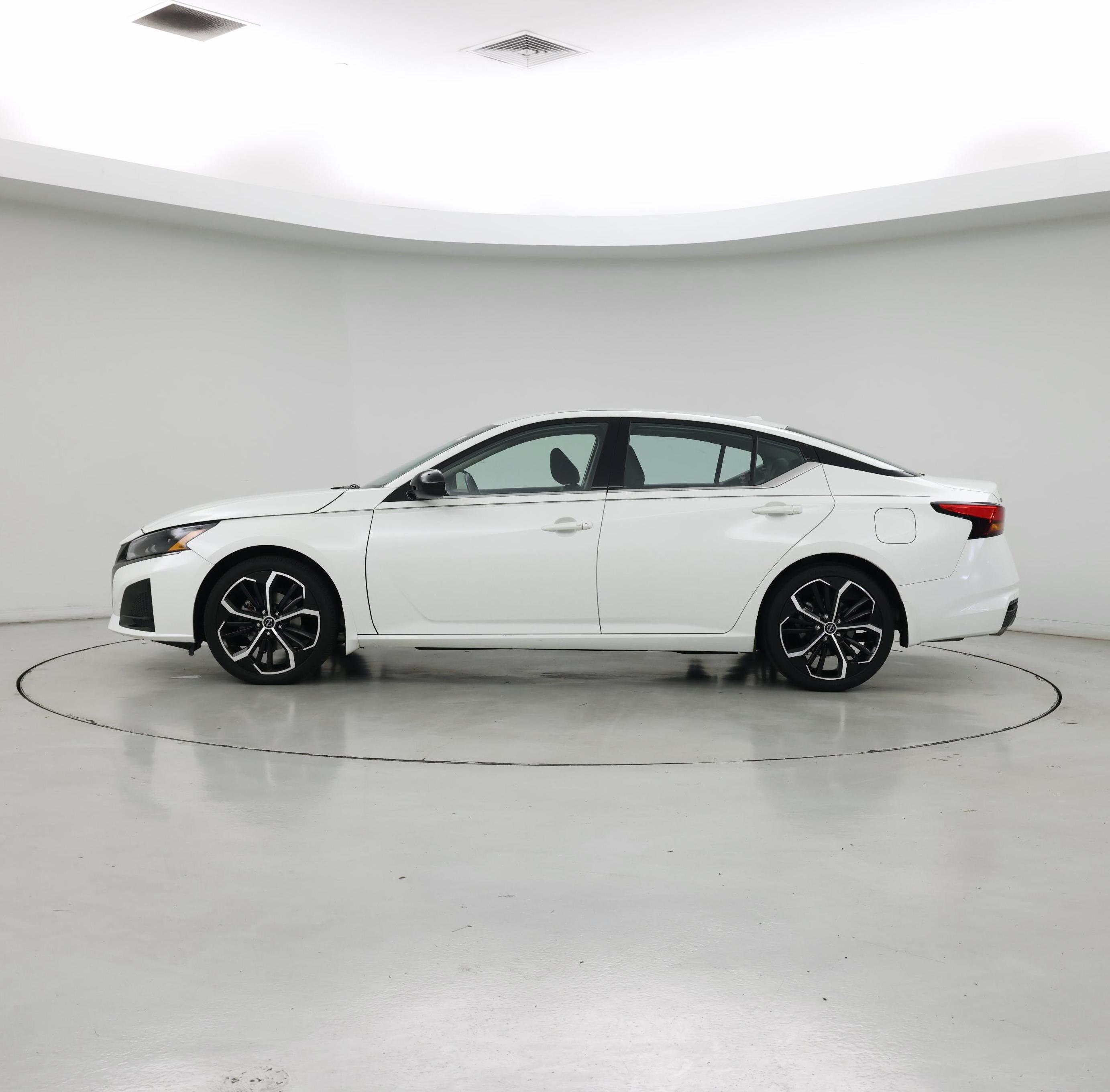 Thumbnail: 2023 Nissan Altima - 3