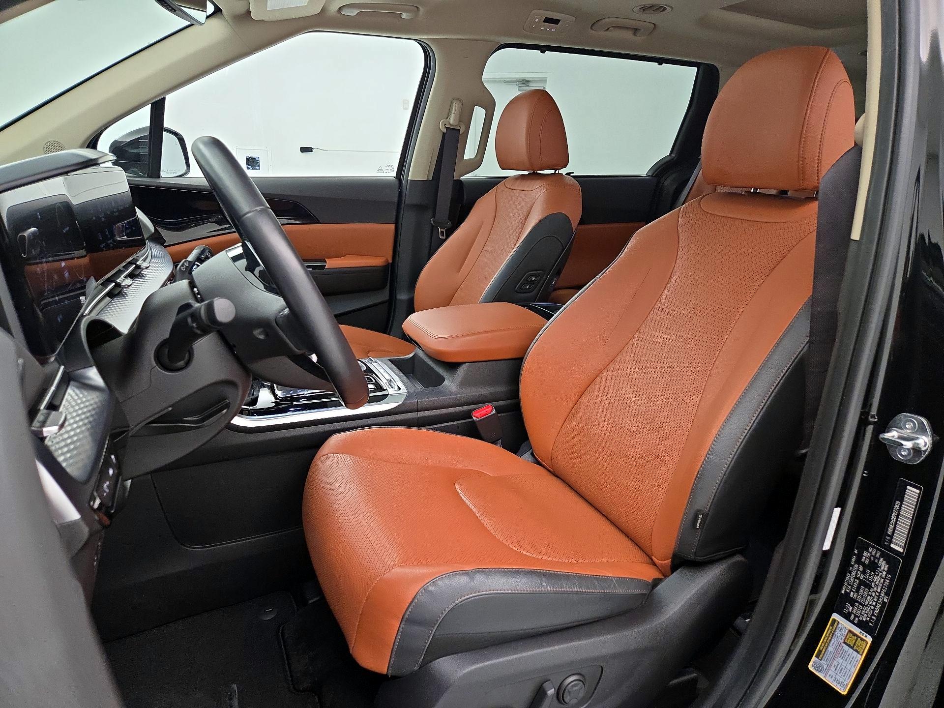 Thumbnail: 2023 Kia Carnival - 11