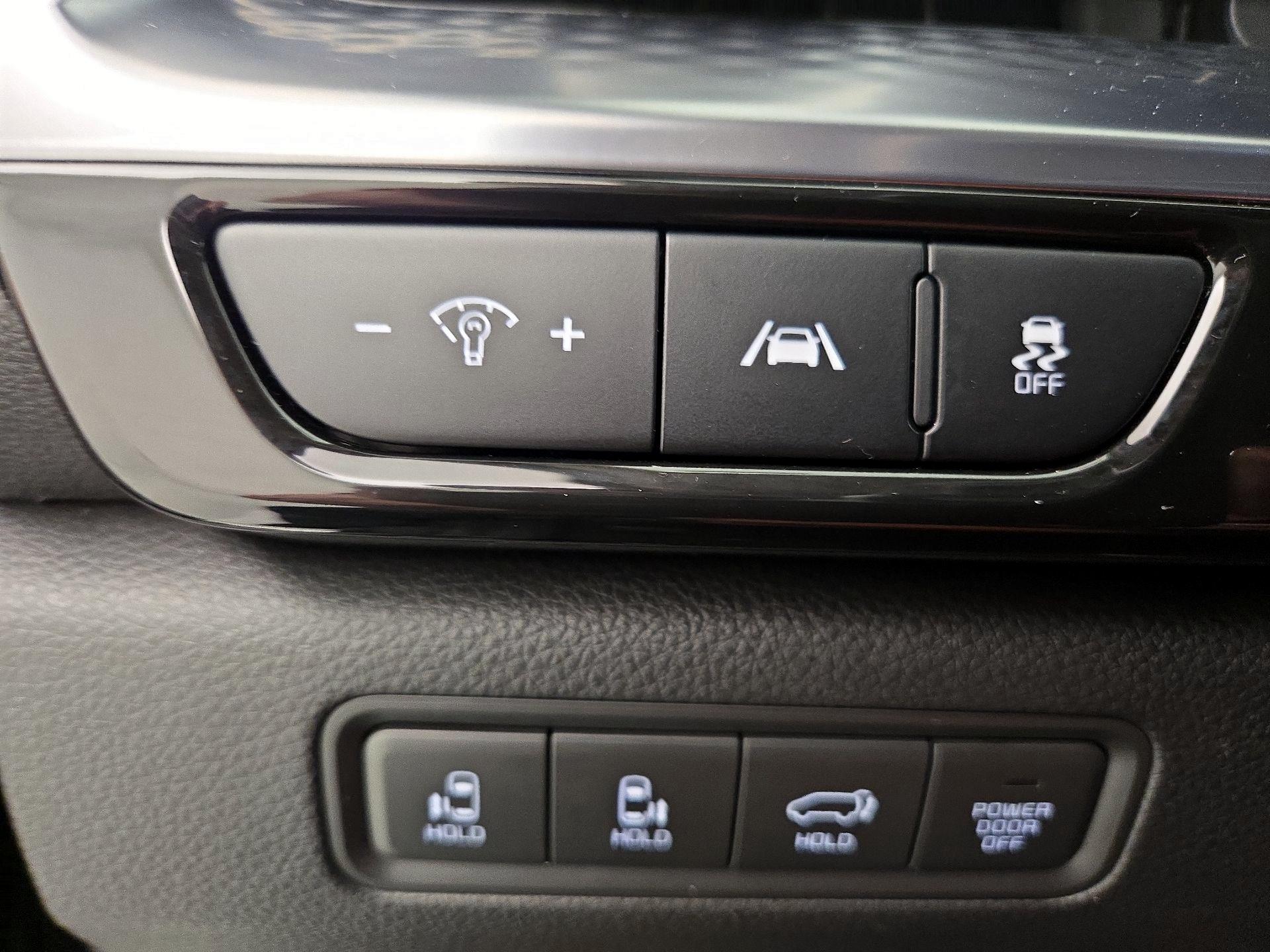 Thumbnail: 2023 Kia Carnival - 13