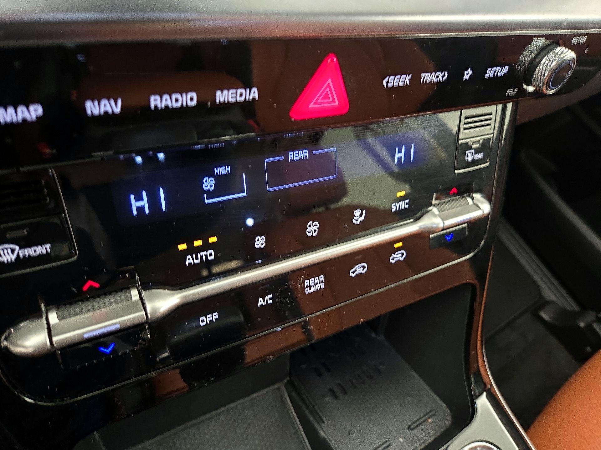 Thumbnail: 2023 Kia Carnival - 17