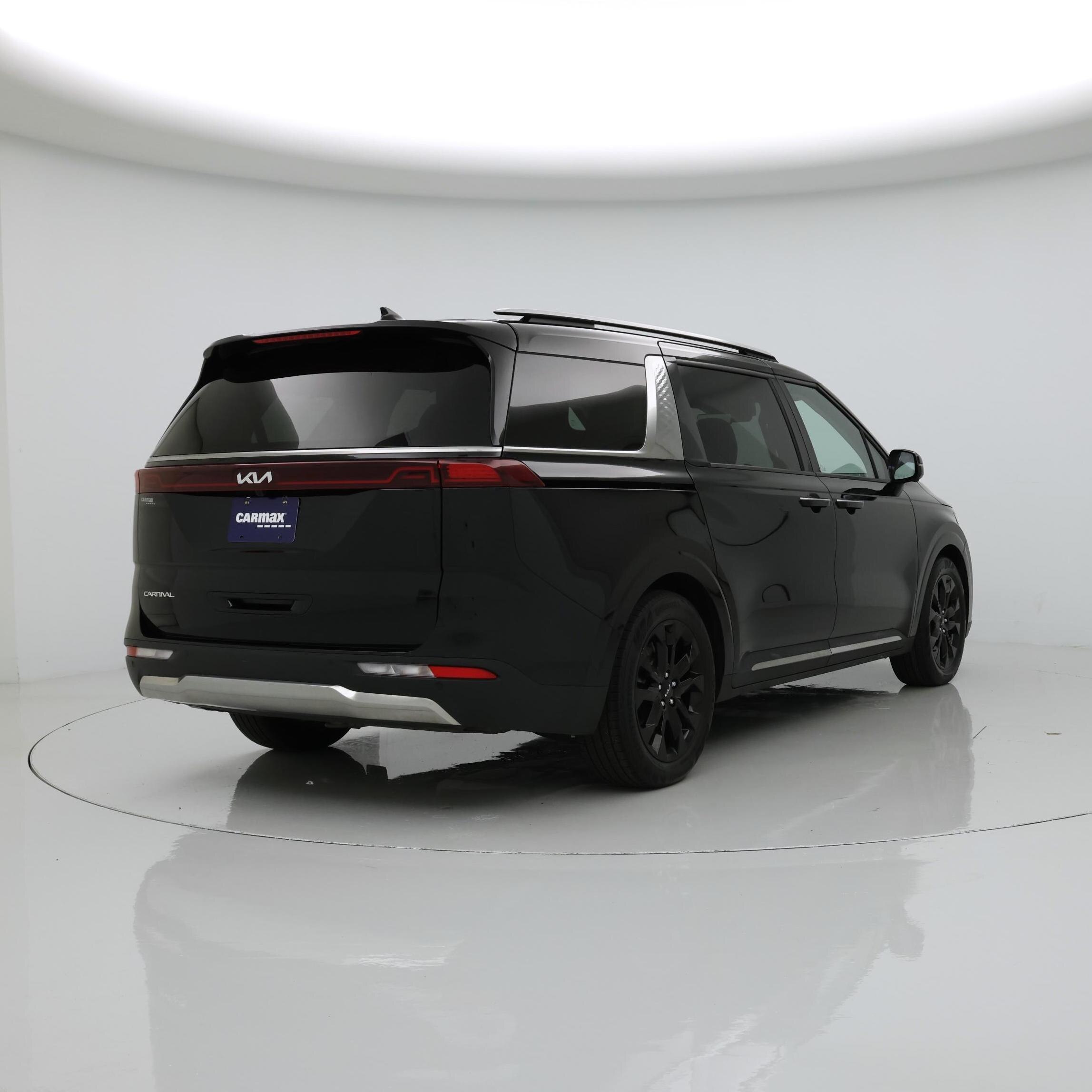 Thumbnail: 2023 Kia Carnival - 8
