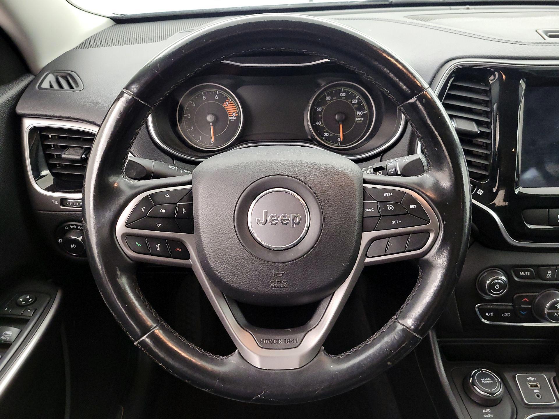 Thumbnail: 2020 Jeep Cherokee - 10