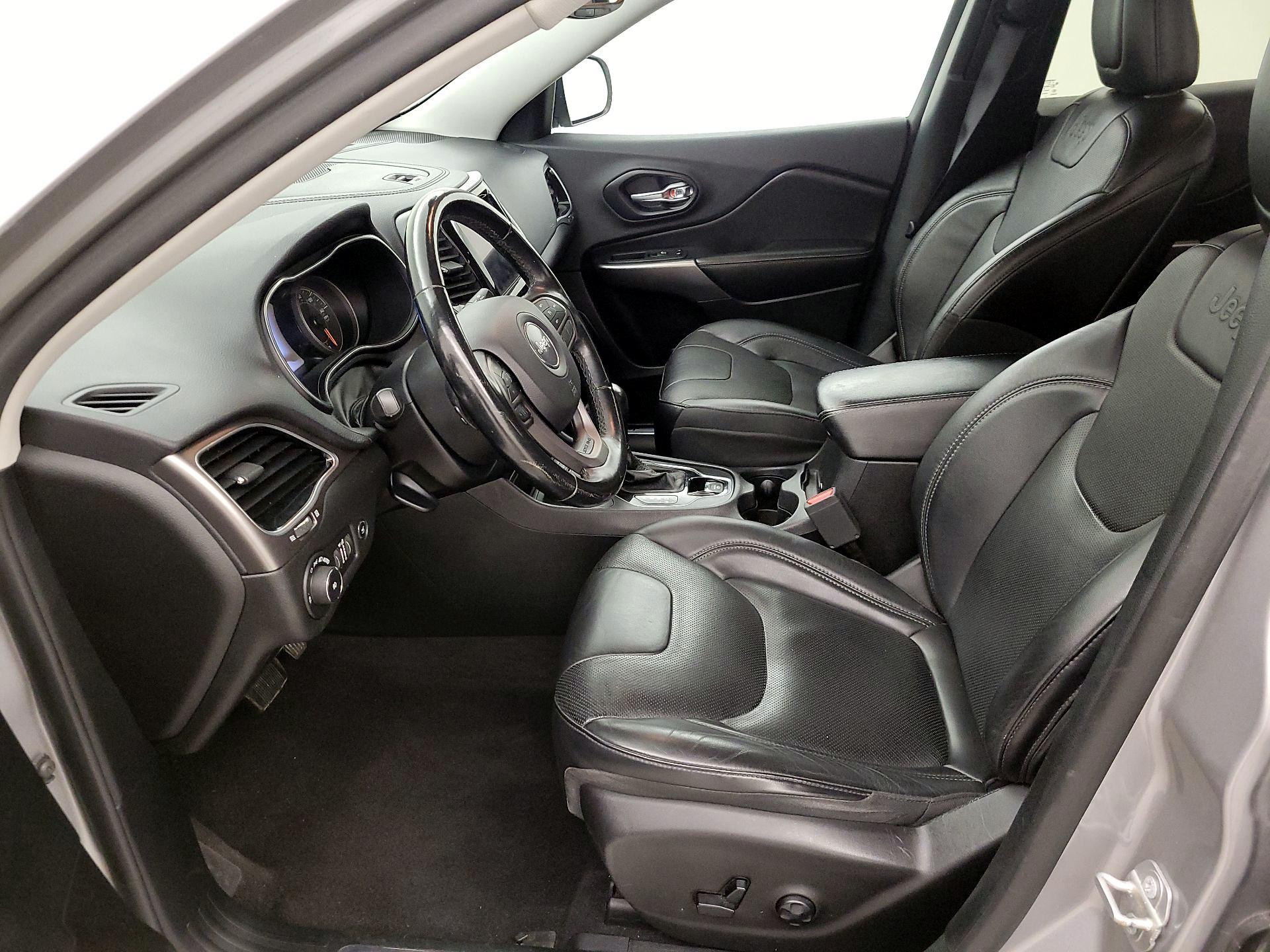 Thumbnail: 2020 Jeep Cherokee - 11