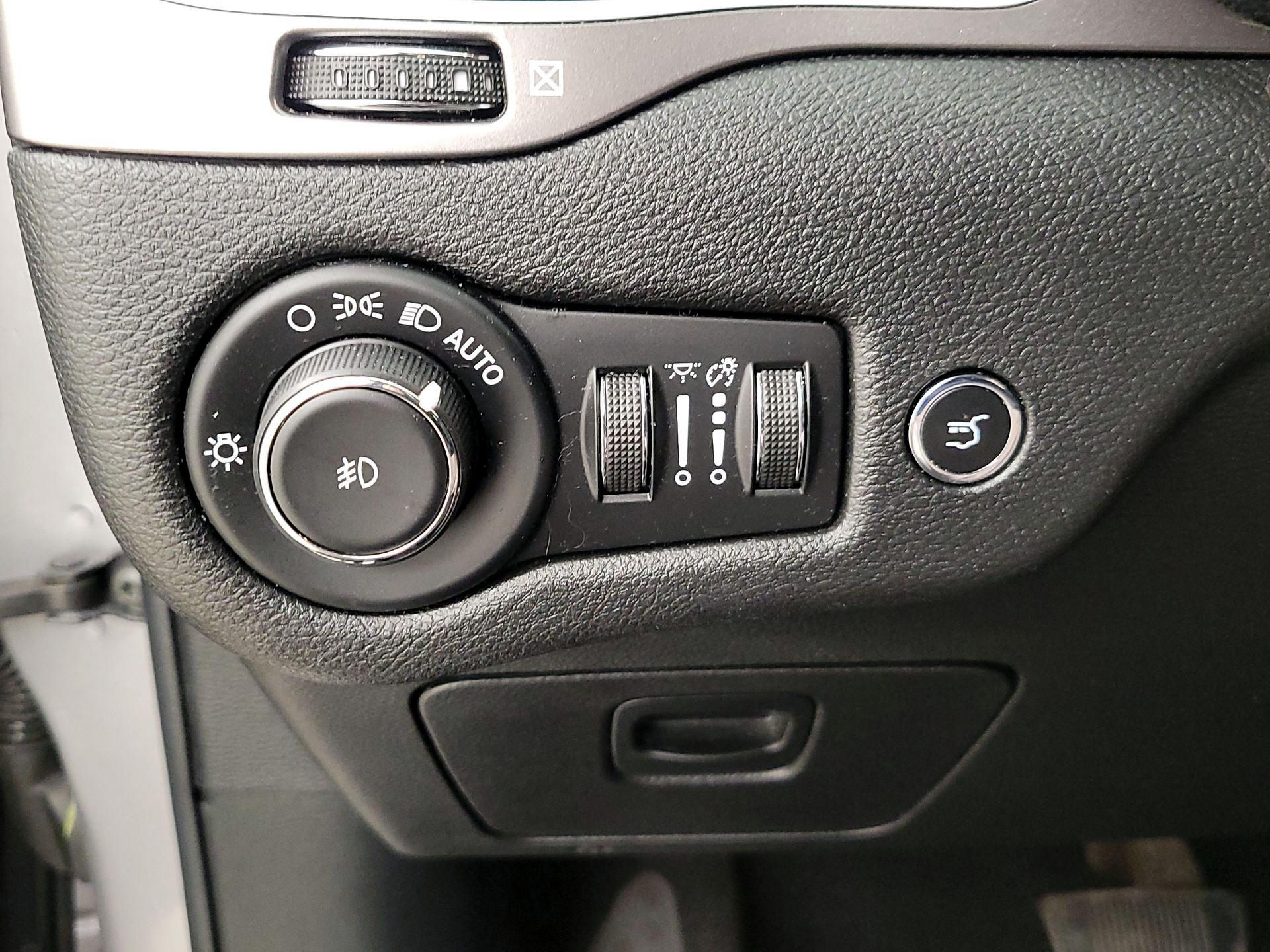 Thumbnail: 2020 Jeep Cherokee - 13