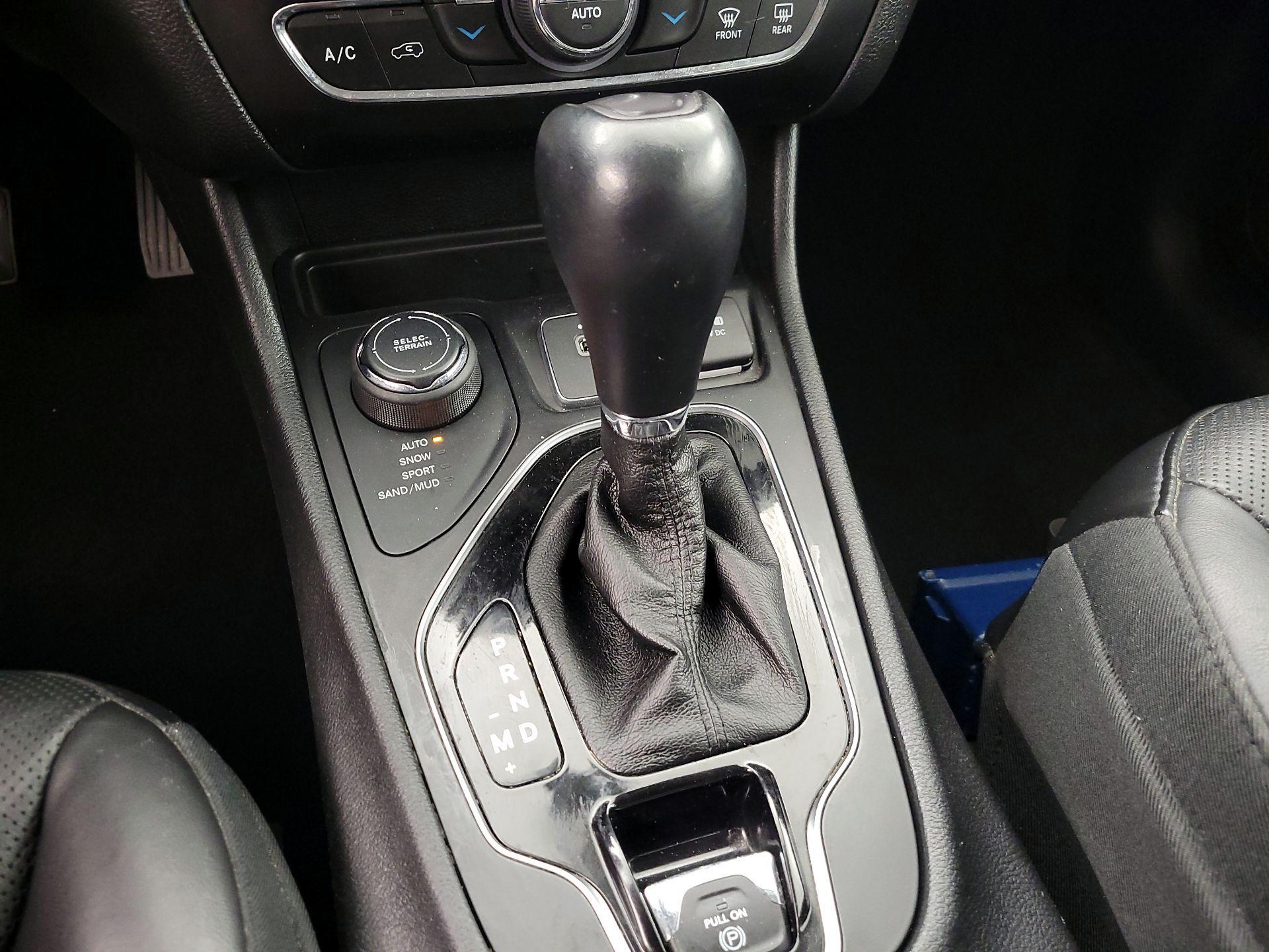 Thumbnail: 2020 Jeep Cherokee - 17