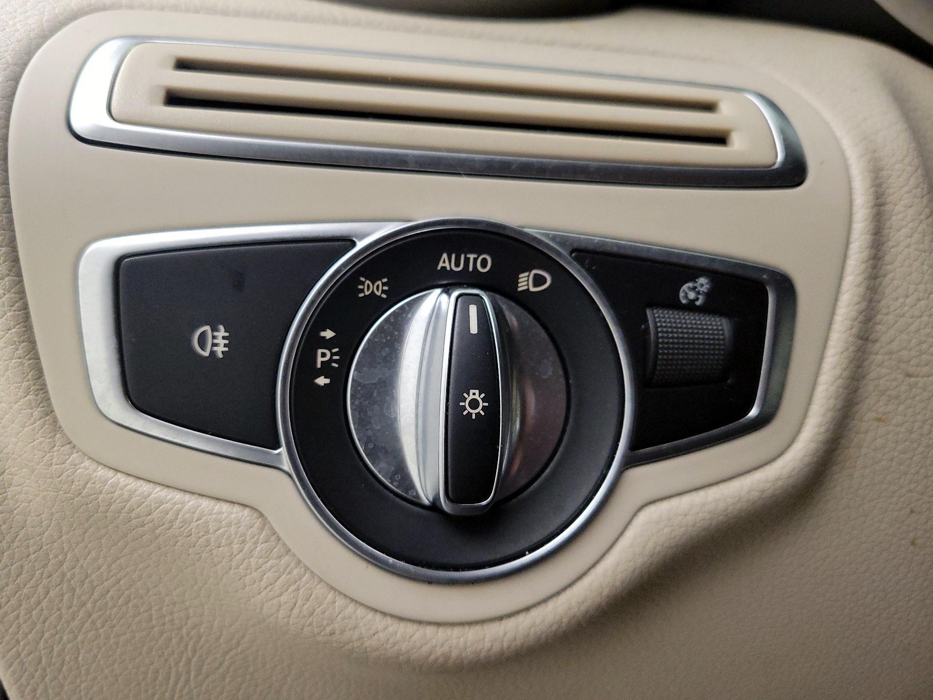 Thumbnail: 2020 Mercedes-Benz C-Class - 13