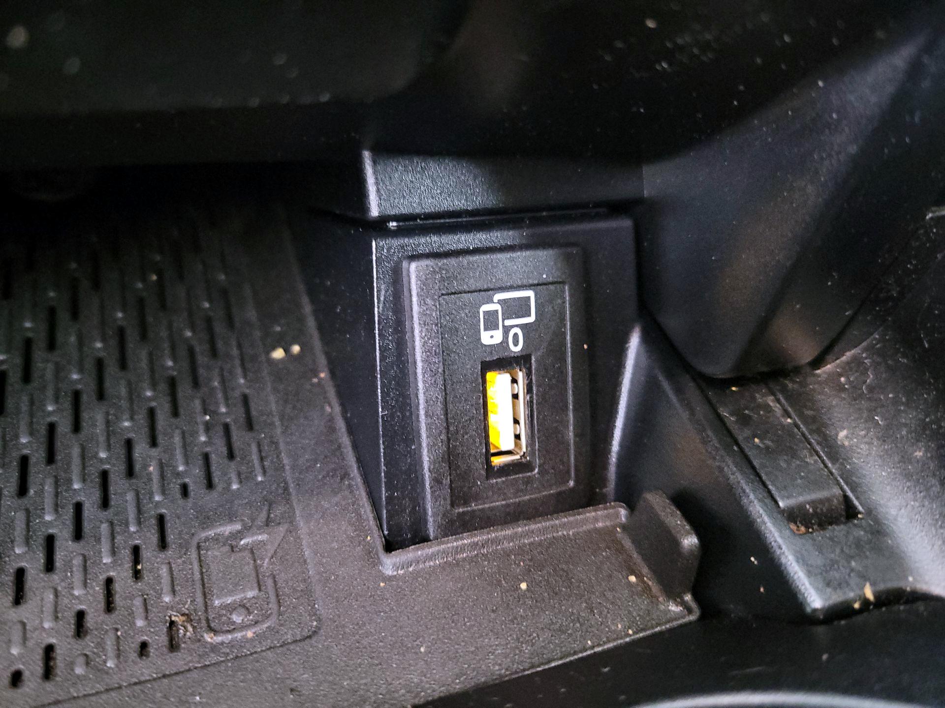 Thumbnail: 2020 Mercedes-Benz C-Class - 18