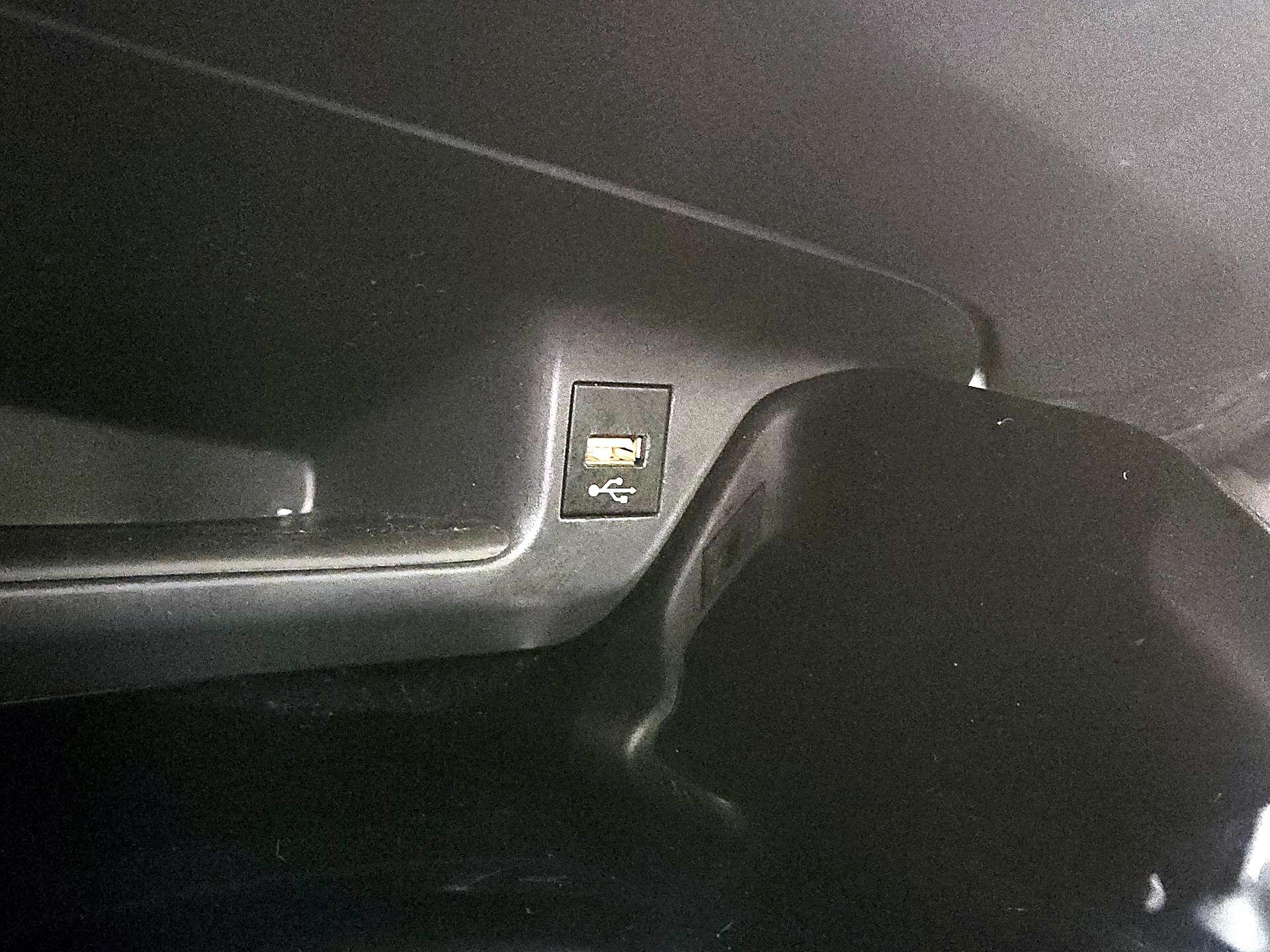 Thumbnail: 2021 Toyota C-HR - 18