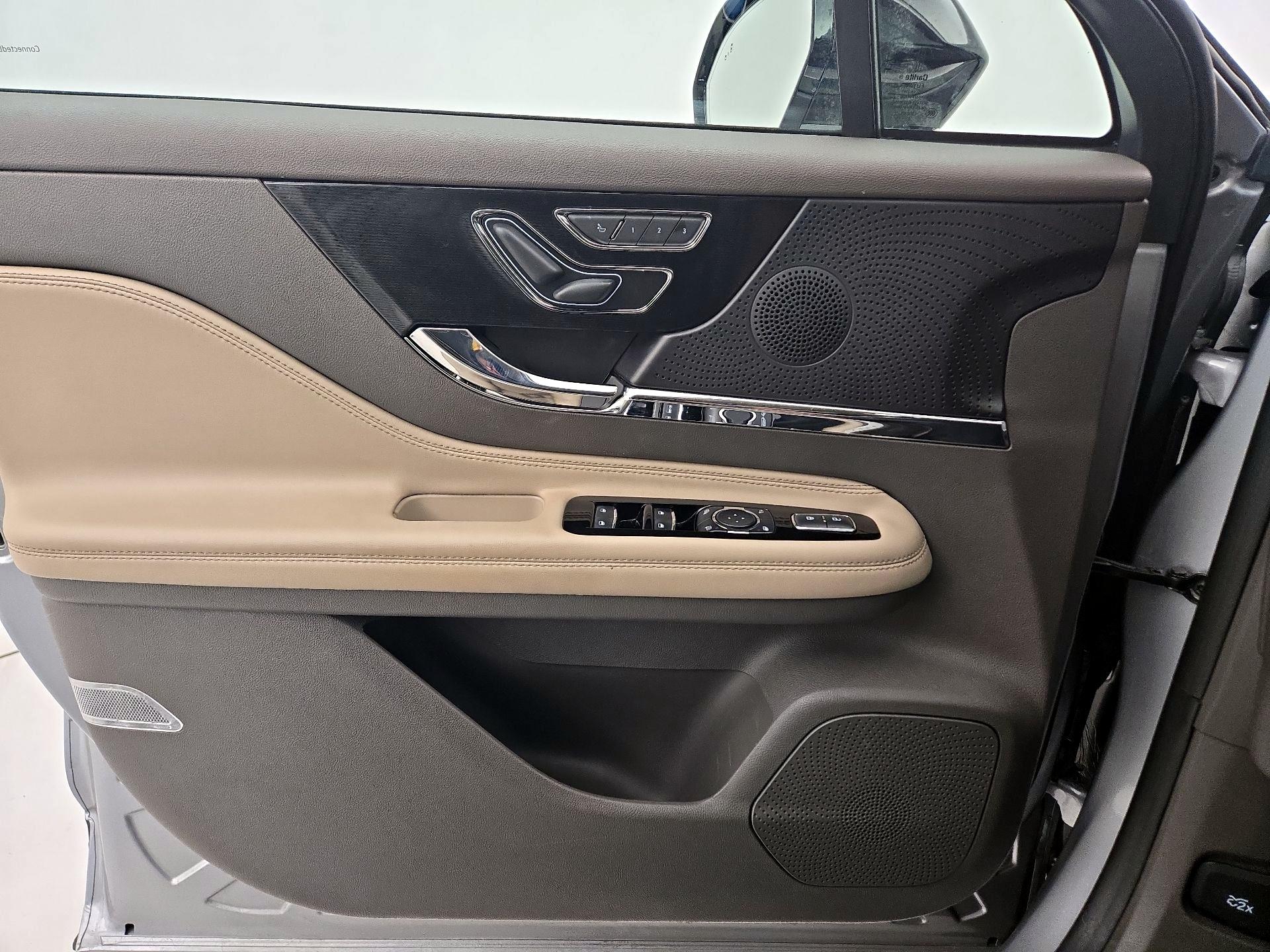 Thumbnail: 2023 Lincoln Corsair - 12