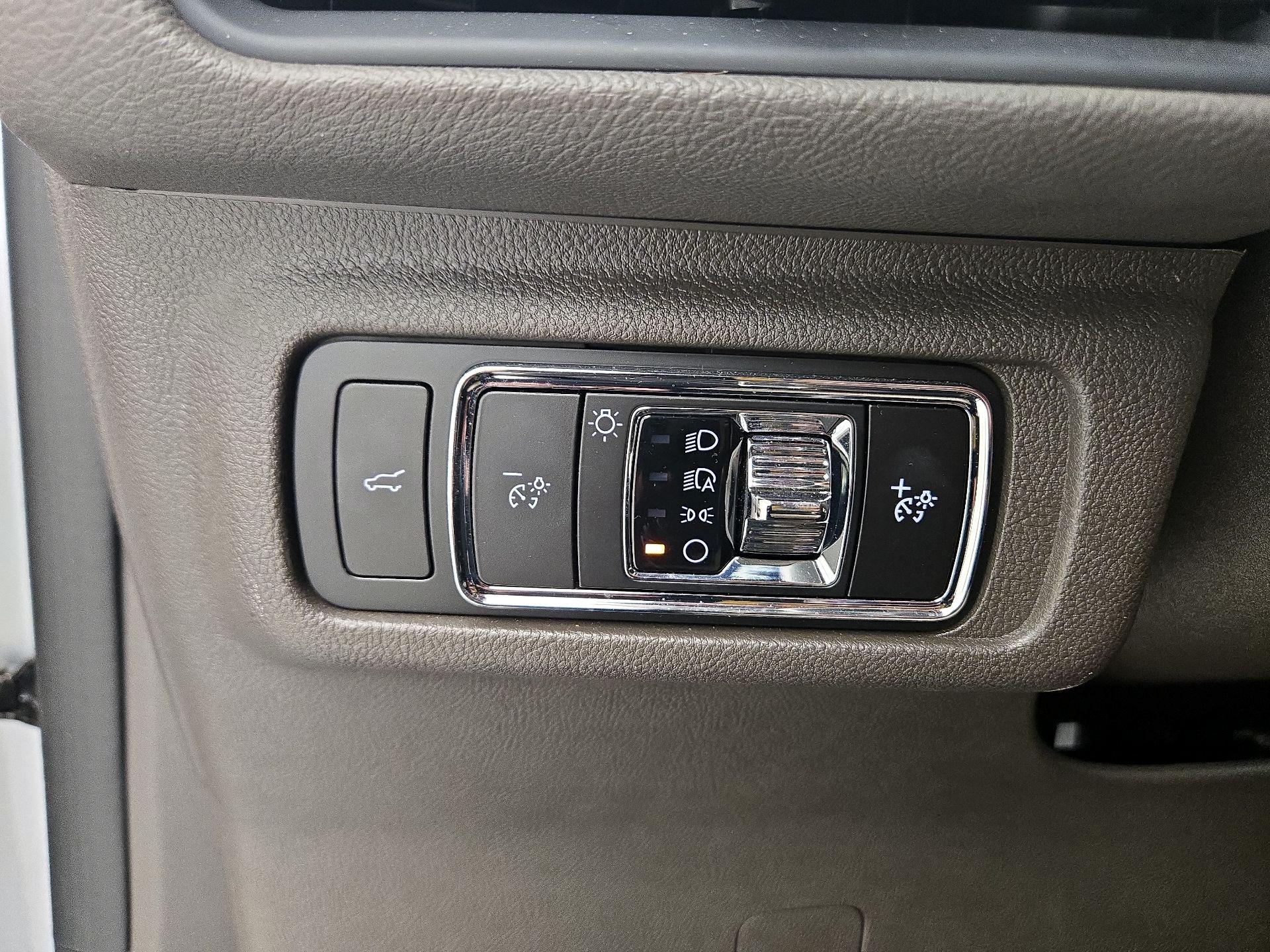 Thumbnail: 2023 Lincoln Corsair - 13