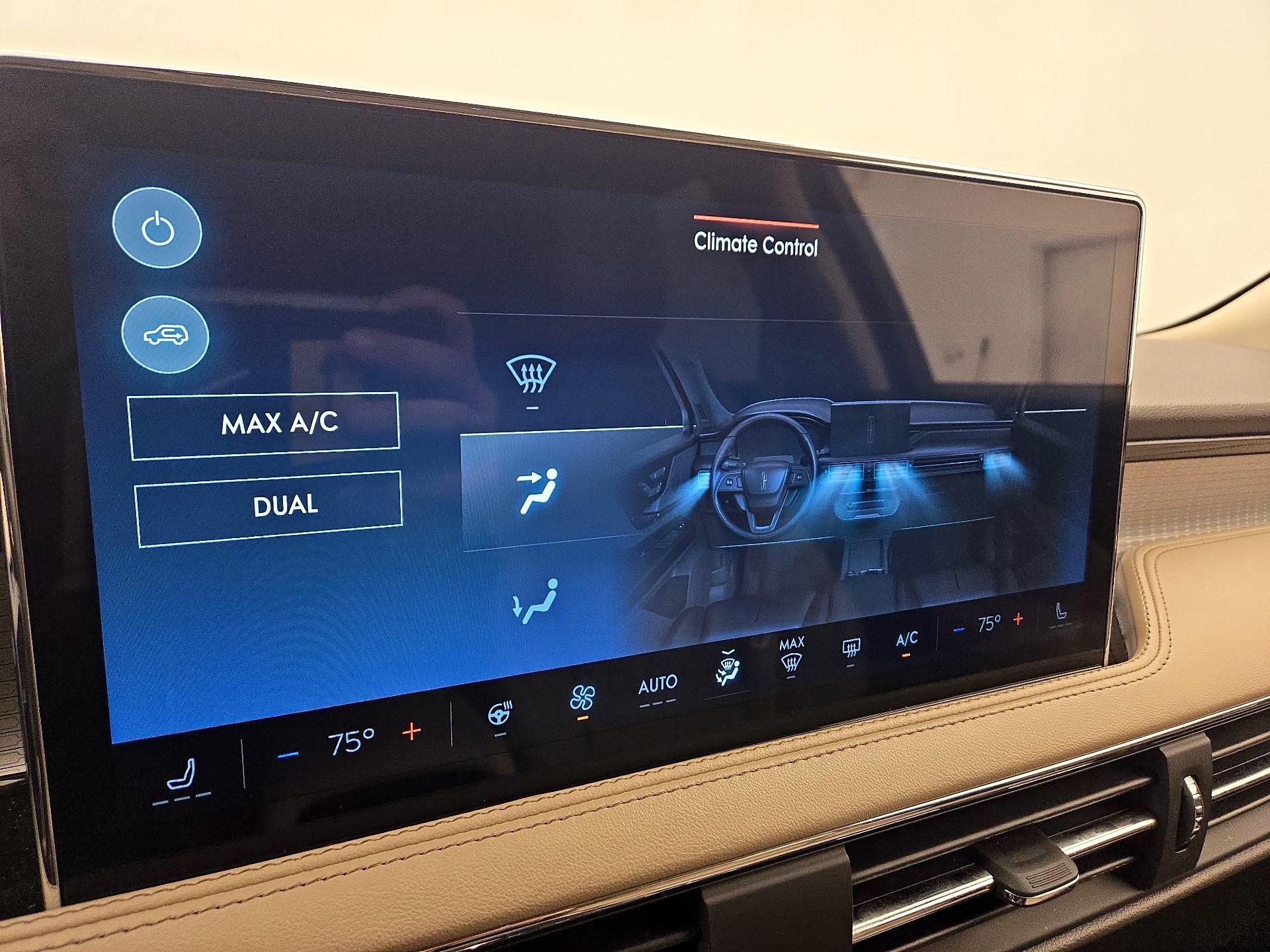 Thumbnail: 2023 Lincoln Corsair - 17