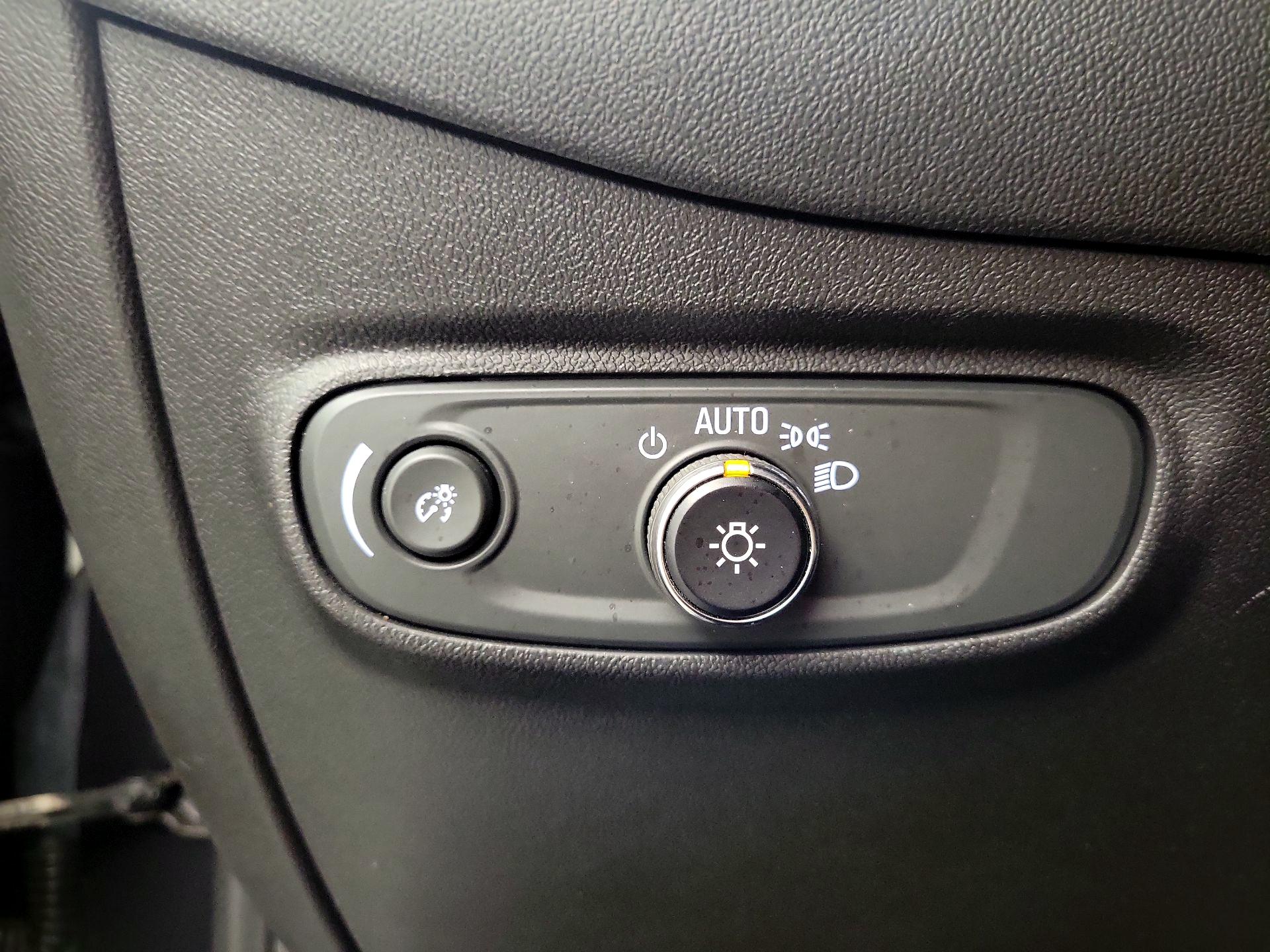 Thumbnail: 2022 Chevrolet Equinox - 11