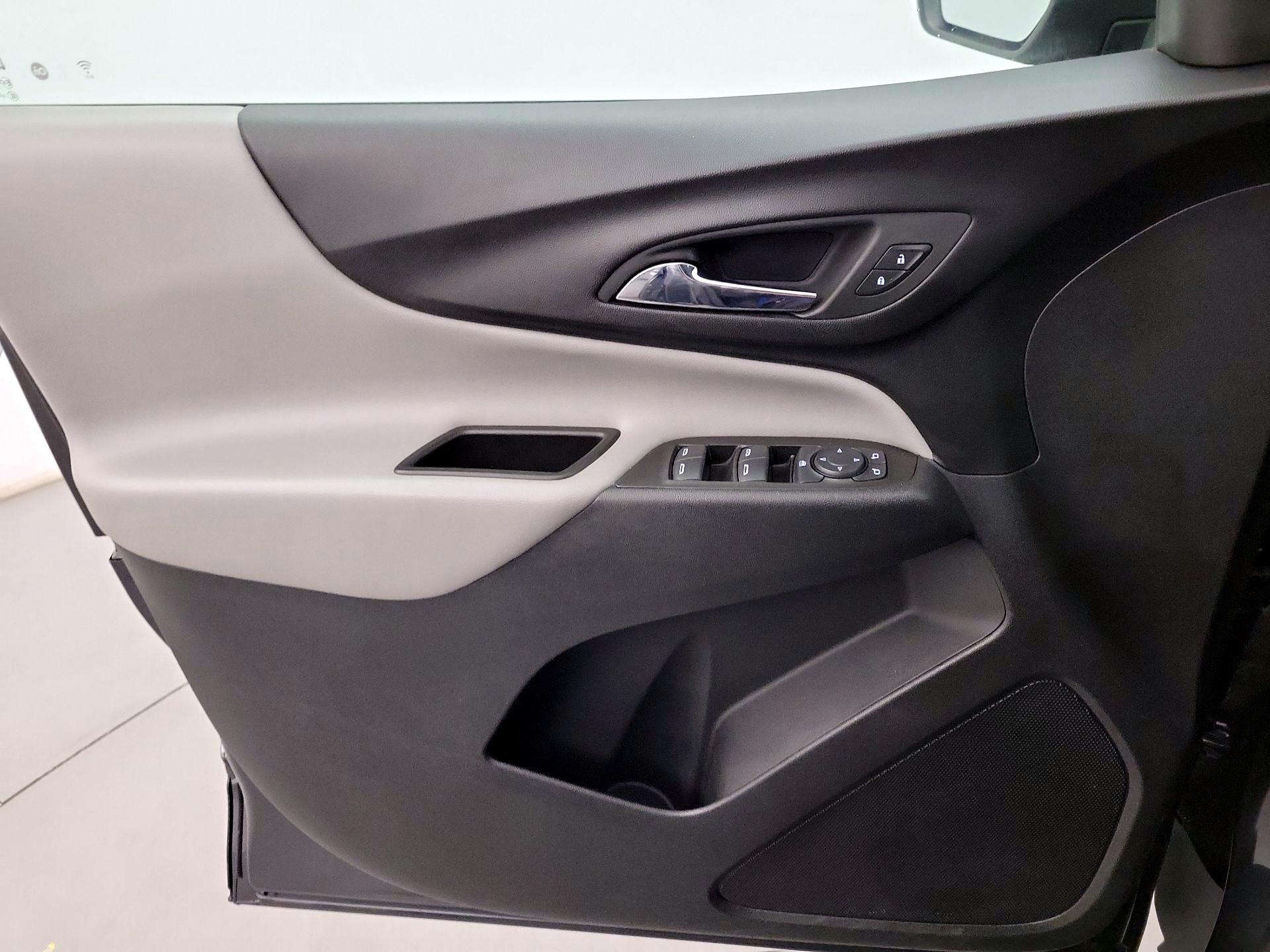 Thumbnail: 2022 Chevrolet Equinox - 10