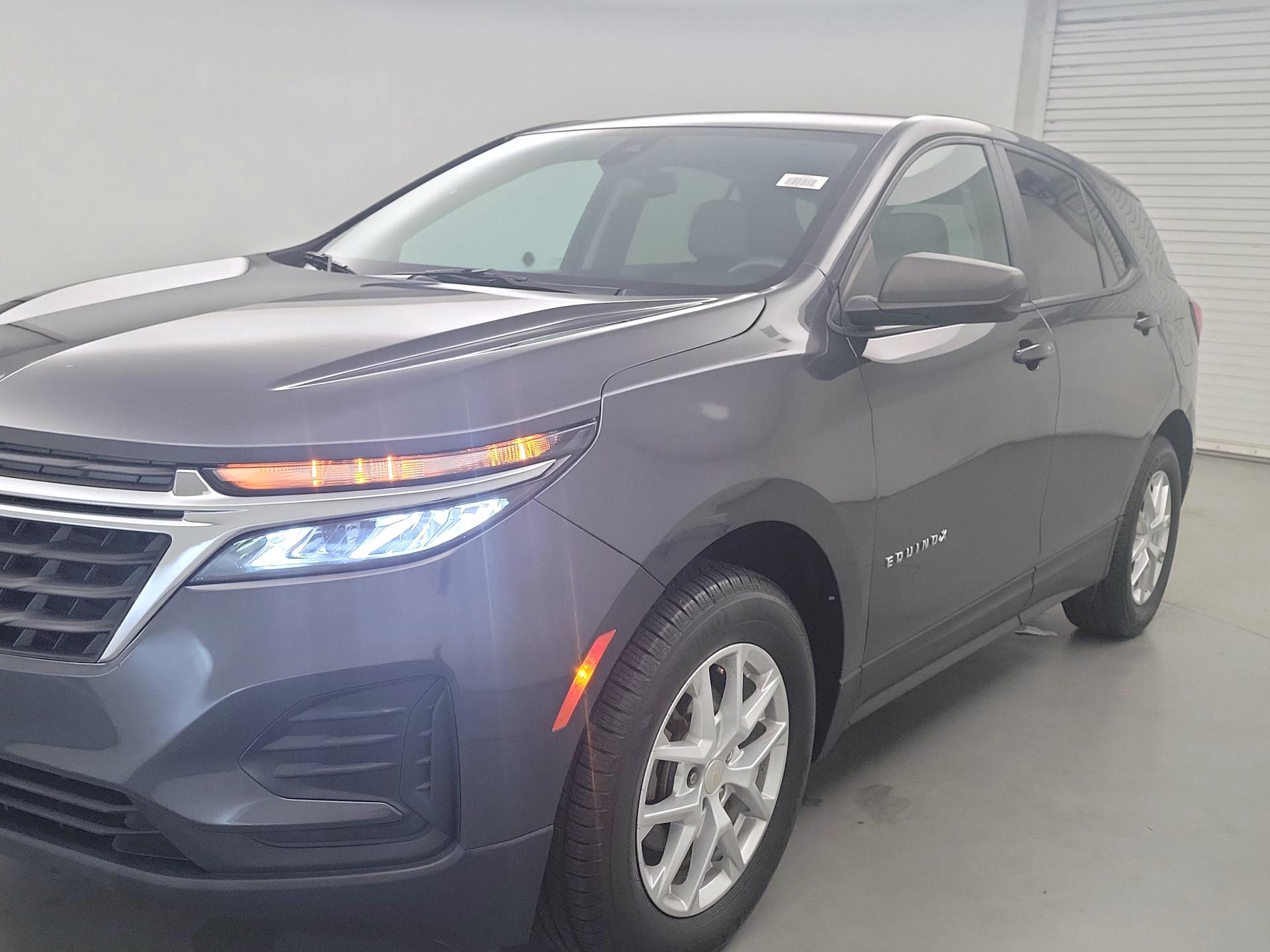 Thumbnail: 2022 Chevrolet Equinox - 3