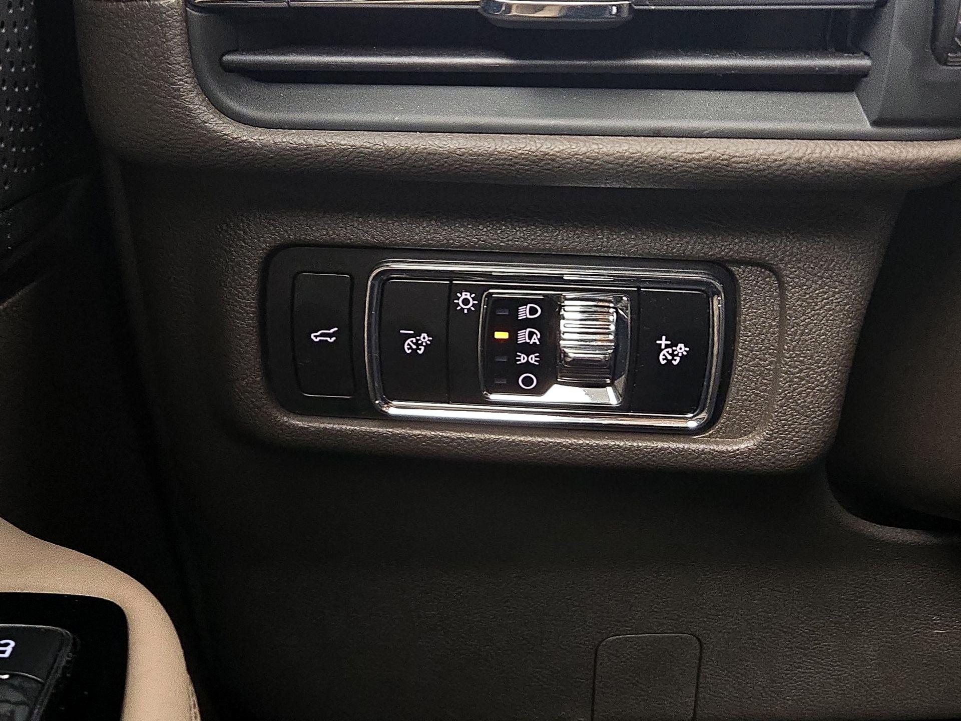 Thumbnail: 2024 Lincoln Corsair - 13