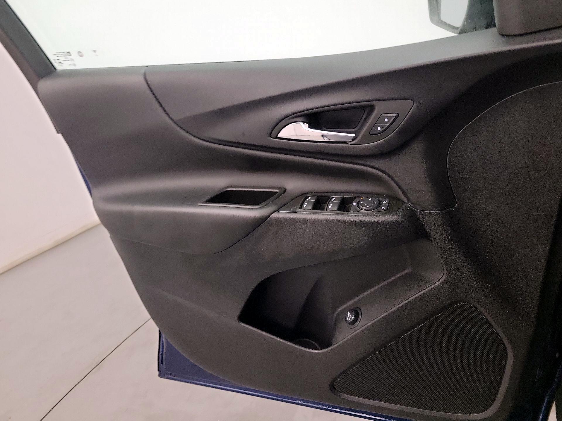 Thumbnail: 2022 Chevrolet Equinox - 10