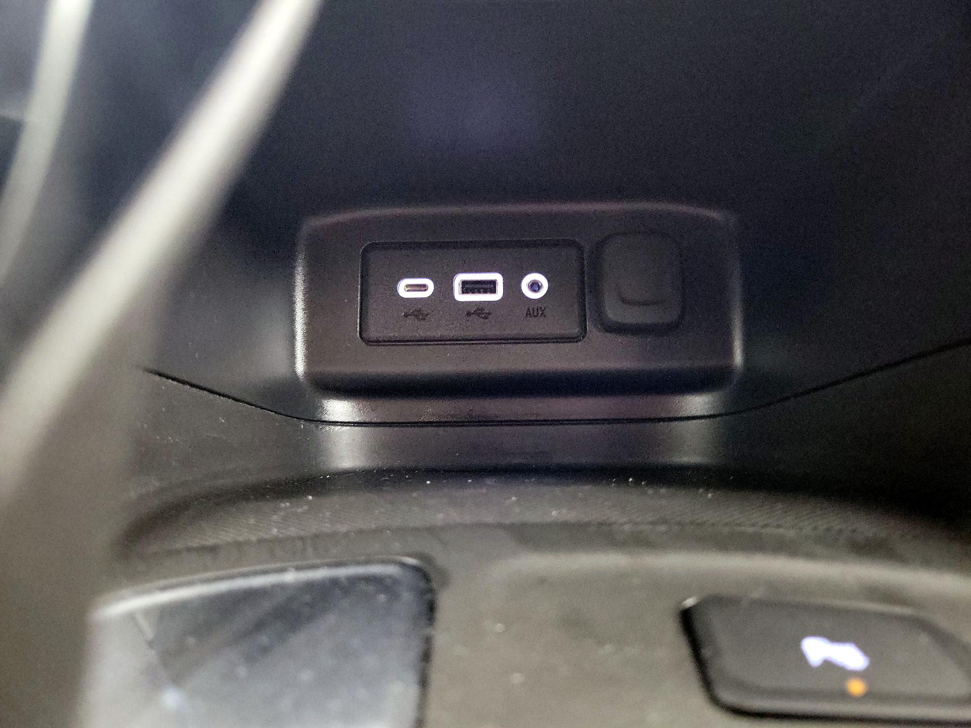 Thumbnail: 2022 Chevrolet Equinox - 16