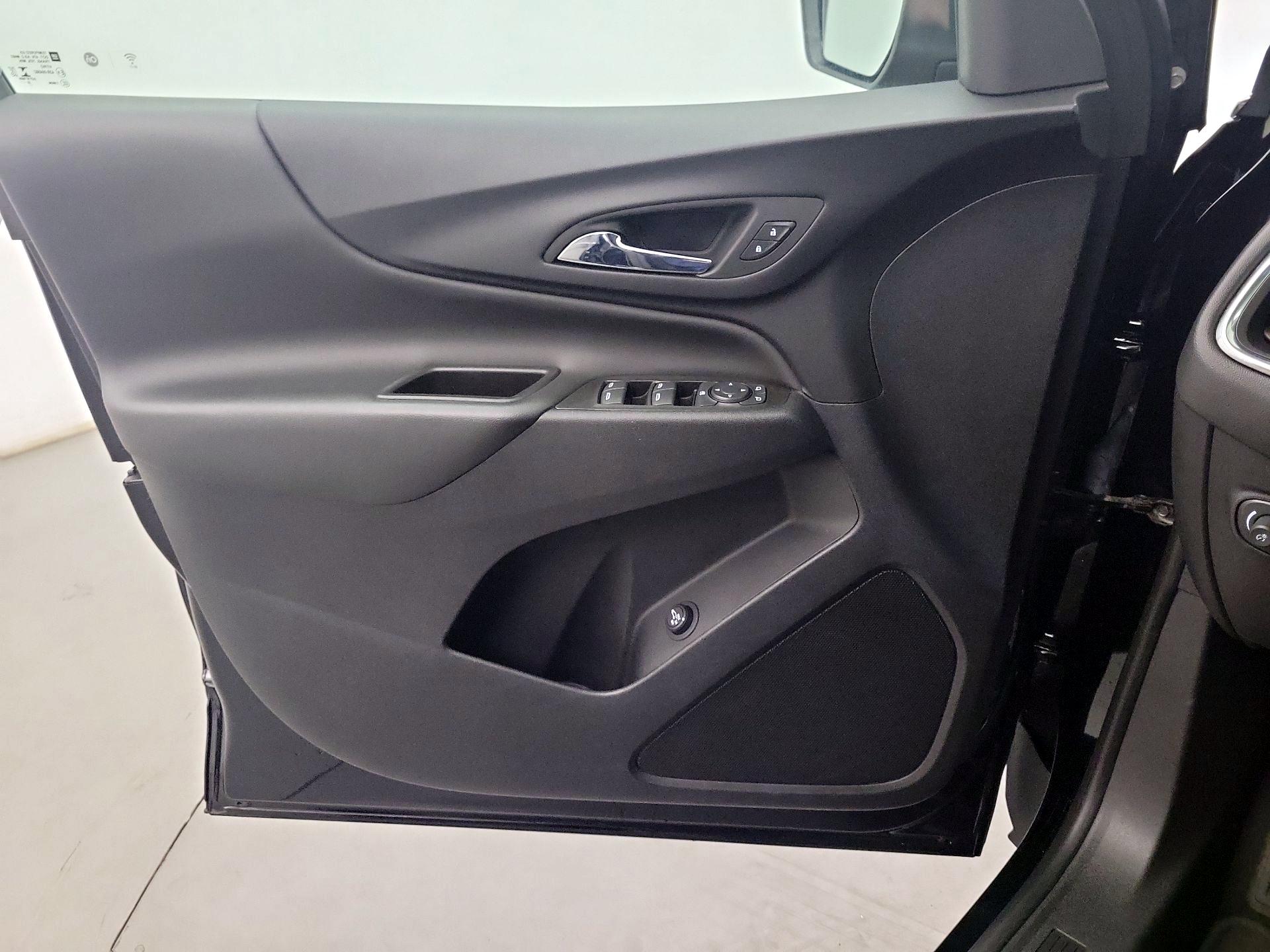 Thumbnail: 2022 Chevrolet Equinox - 10