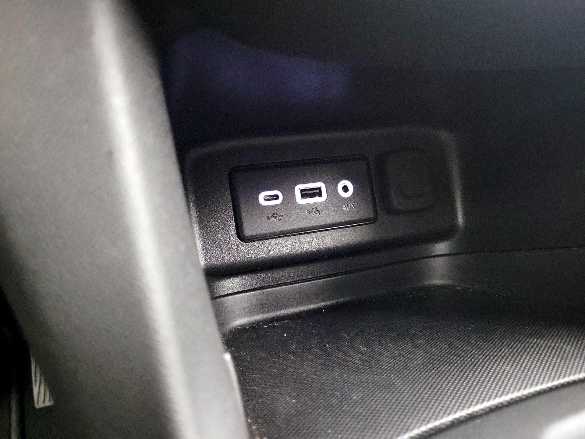 Thumbnail: 2022 Chevrolet Equinox - 16