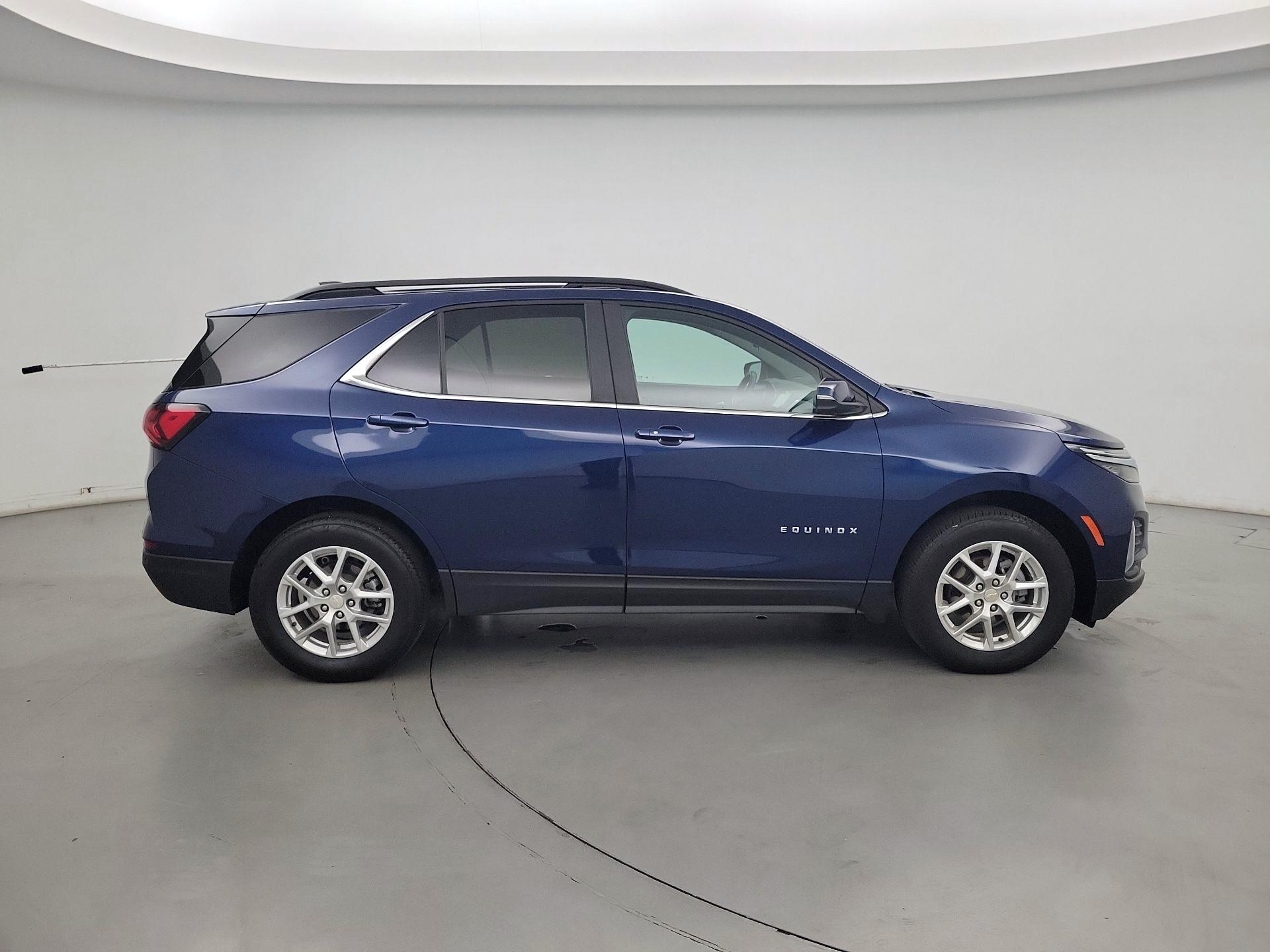 Thumbnail: 2022 Chevrolet Equinox - 4