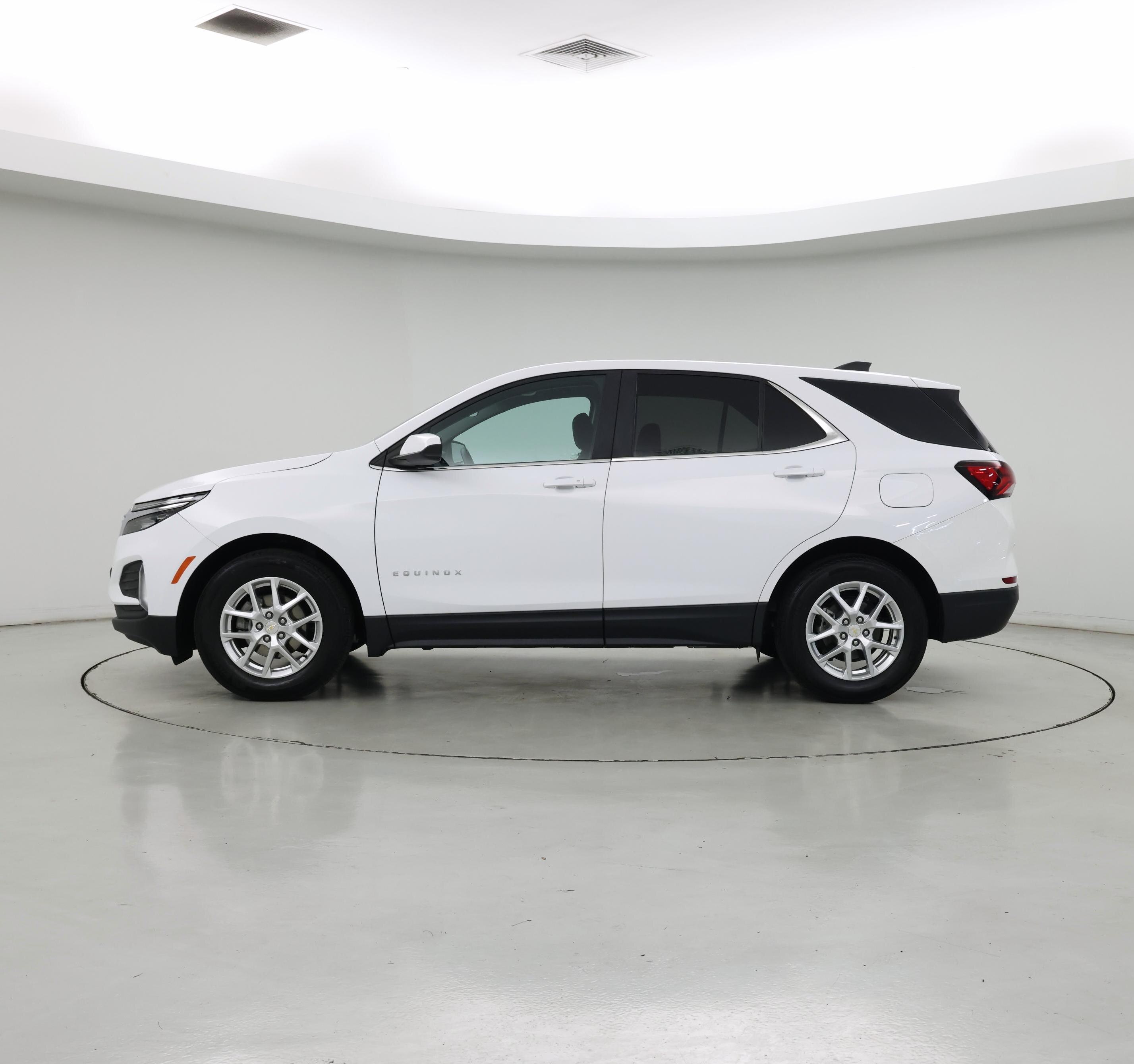 Thumbnail: 2022 Chevrolet Equinox - 3