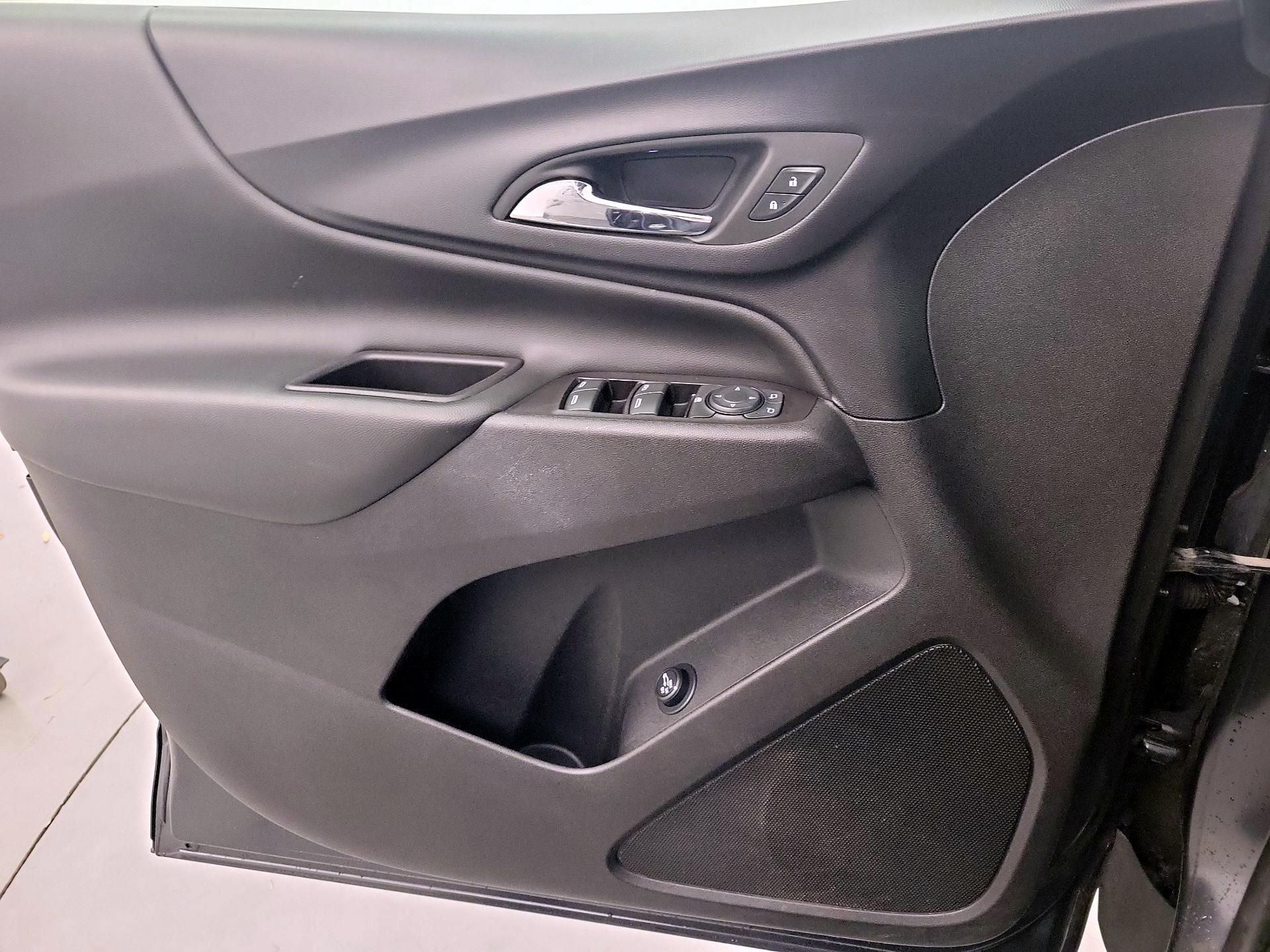 Thumbnail: 2022 Chevrolet Equinox - 10