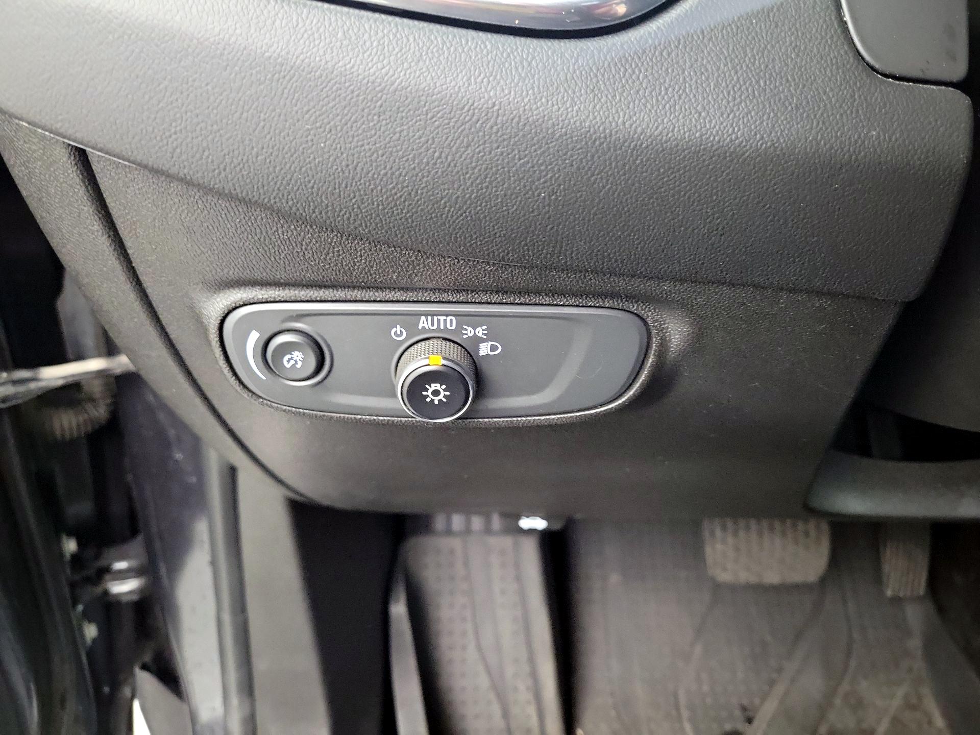 Thumbnail: 2022 Chevrolet Equinox - 11