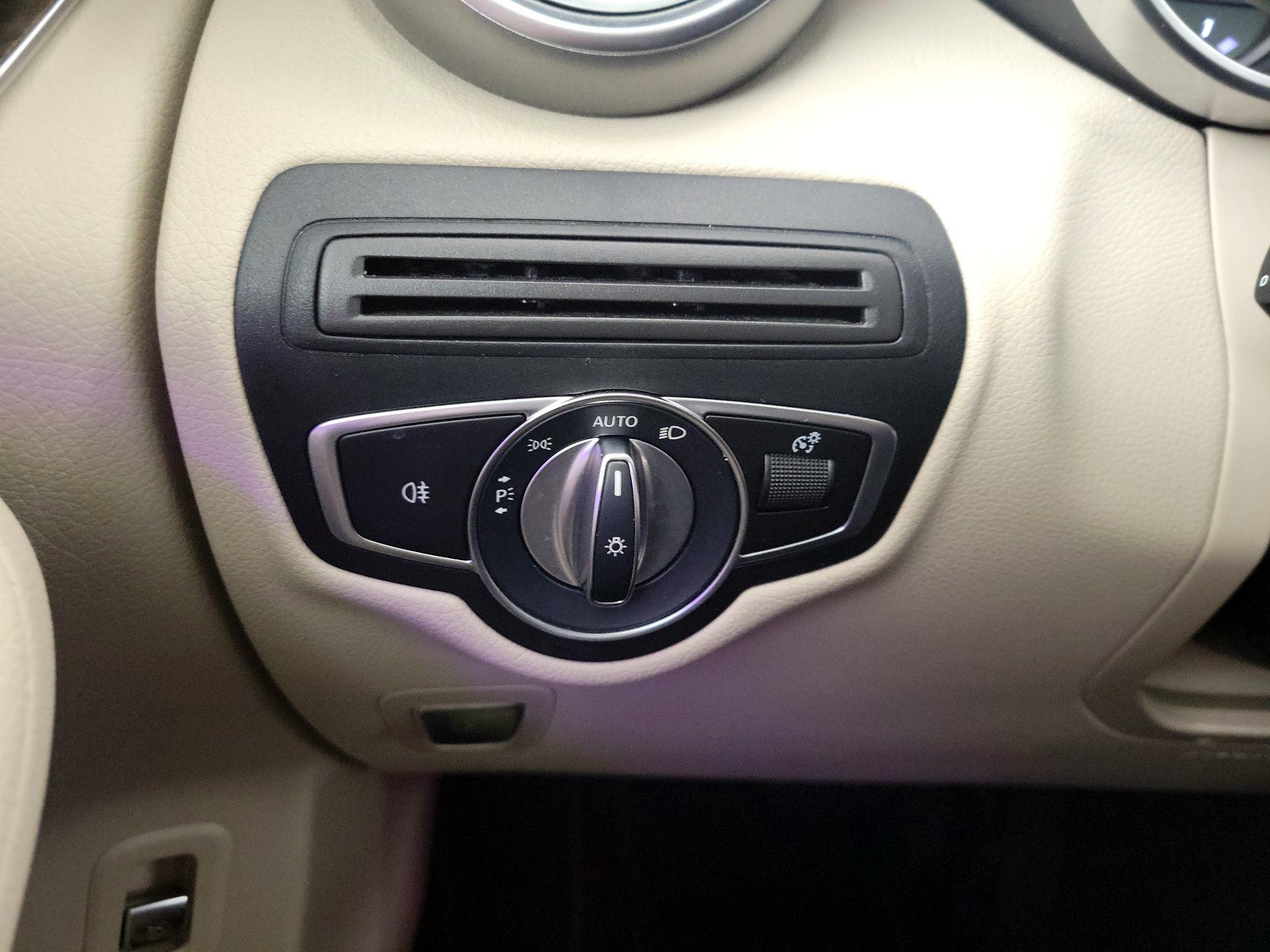 Thumbnail: 2020 Mercedes-Benz GLC - 13