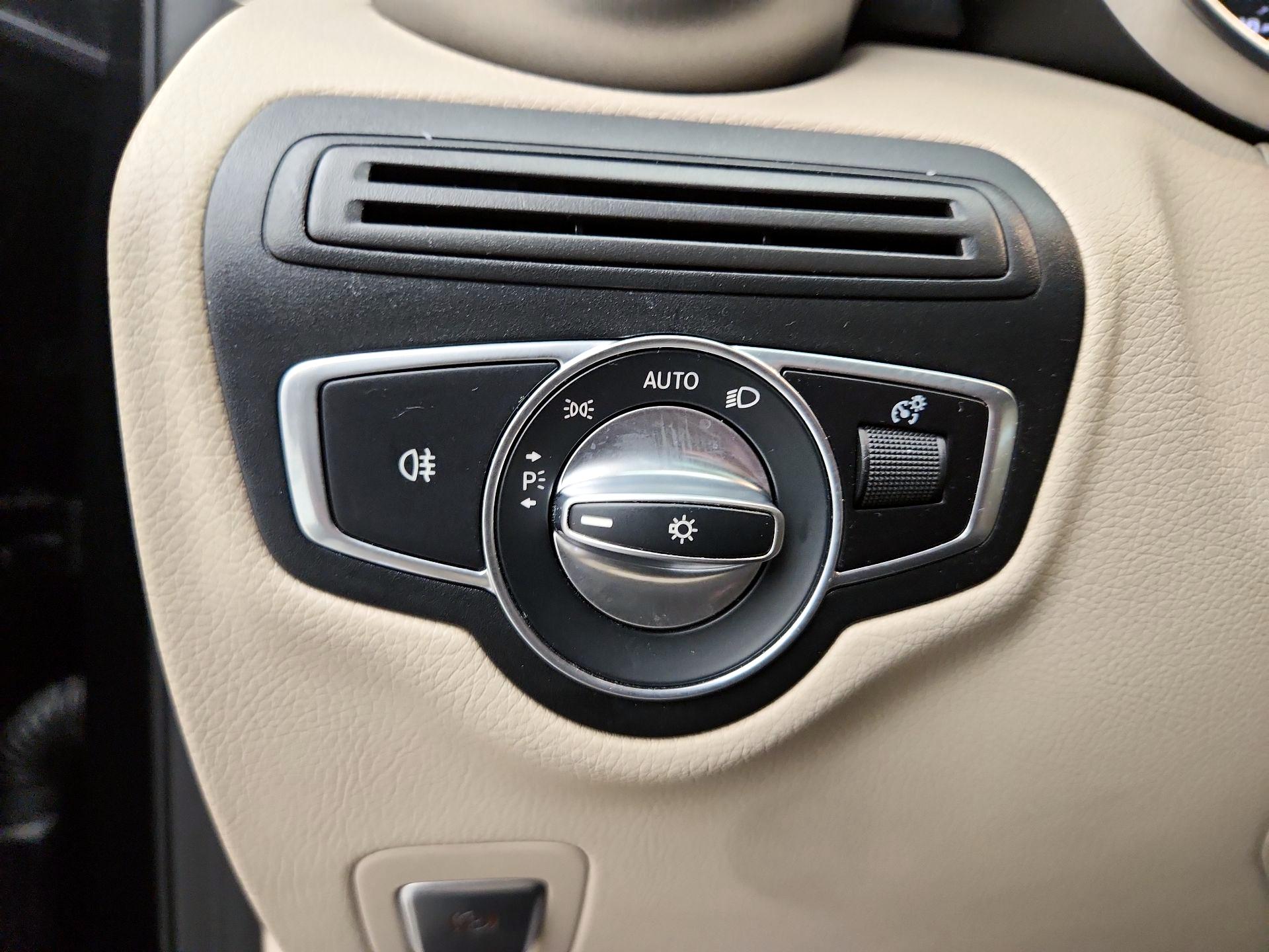 Thumbnail: 2020 Mercedes-Benz GLC - 13