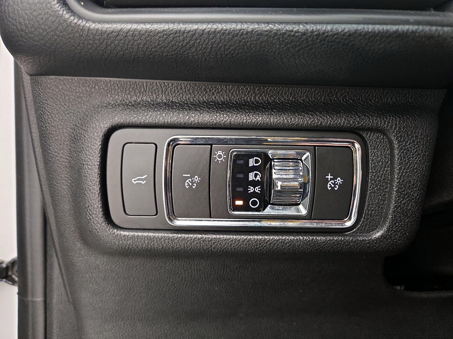 Thumbnail: 2021 Lincoln Corsair - 13