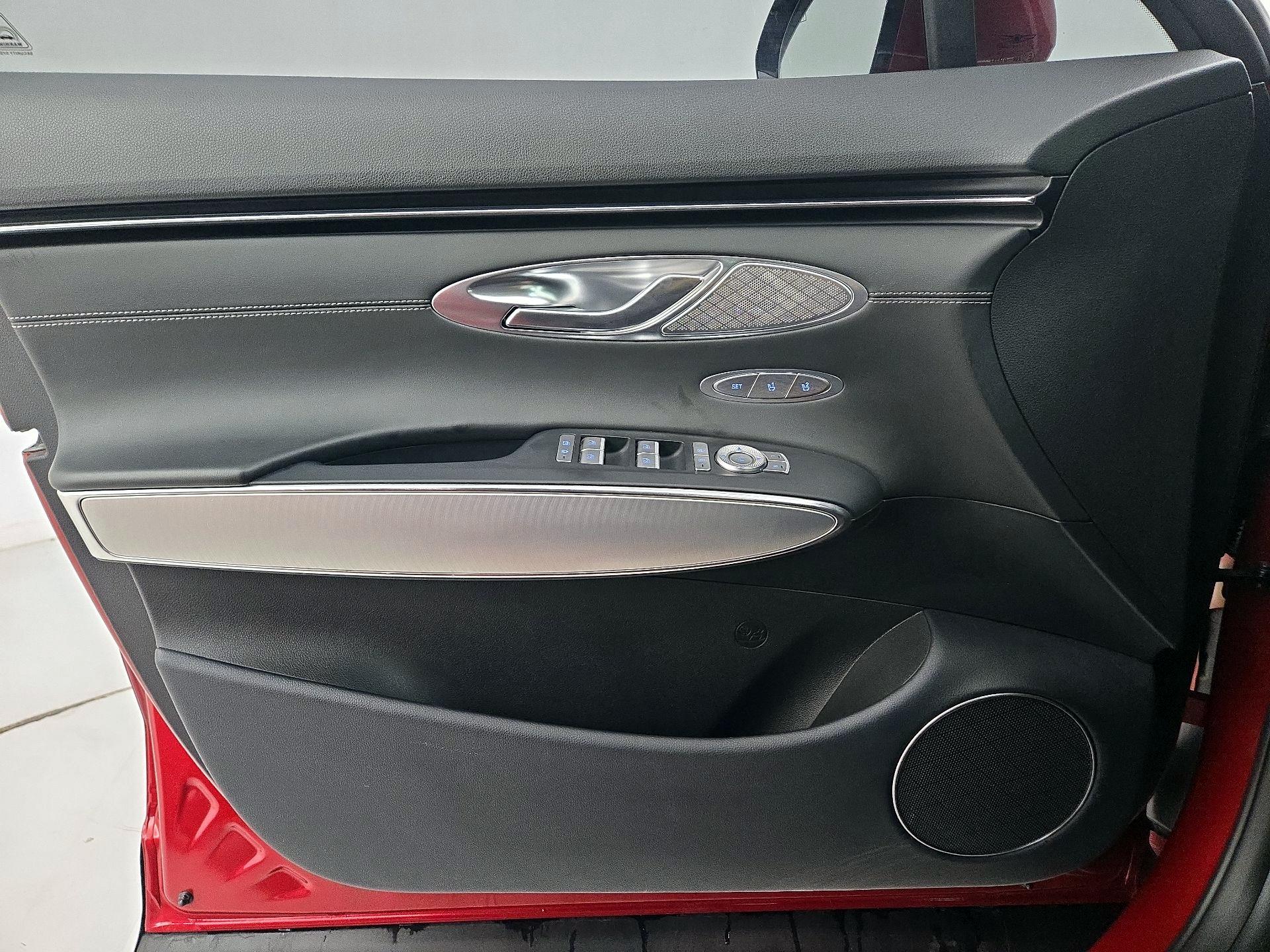 Thumbnail: 2023 Genesis GV70 - 12