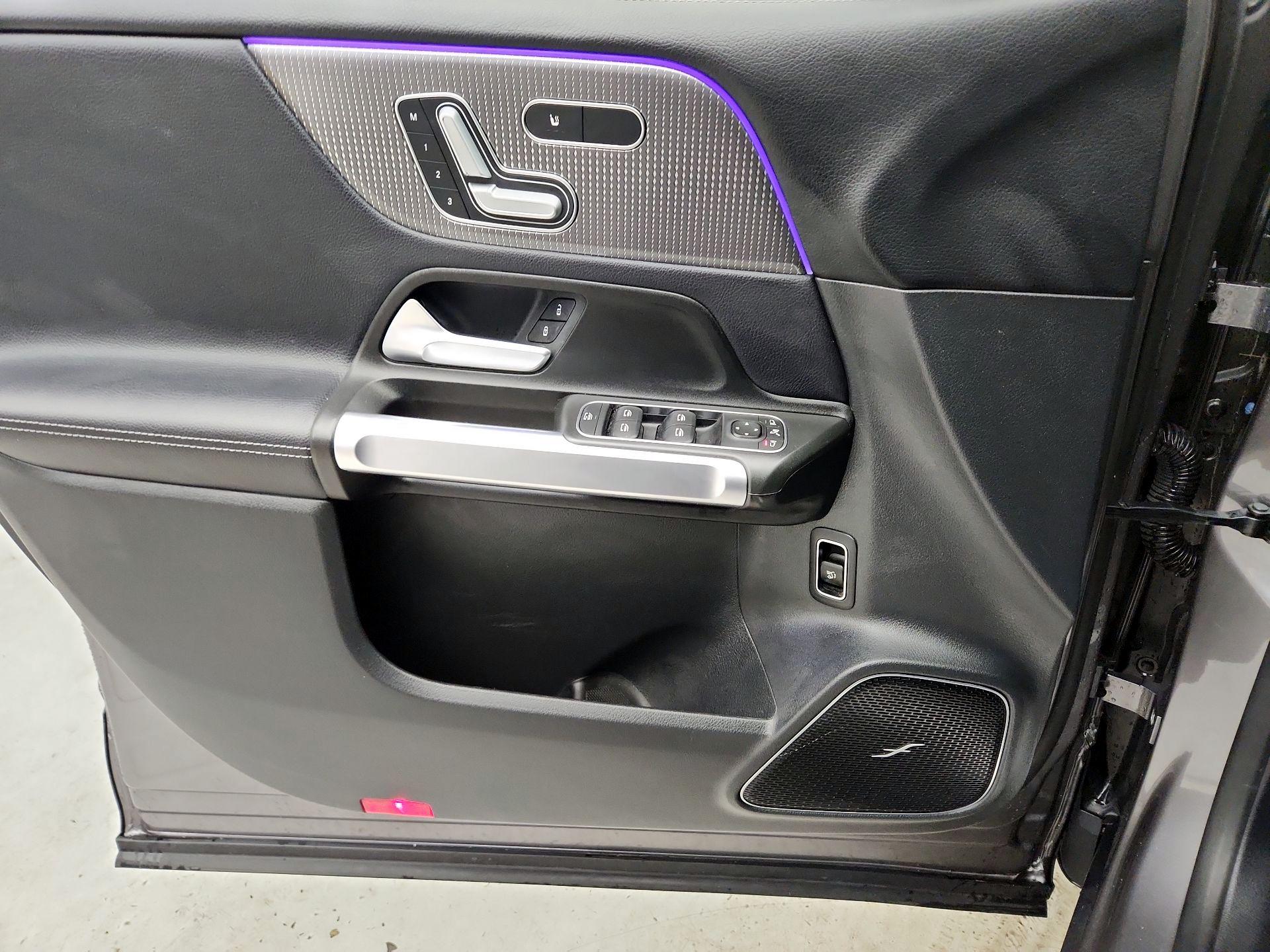 Thumbnail: 2021 Mercedes-Benz GLB - 12