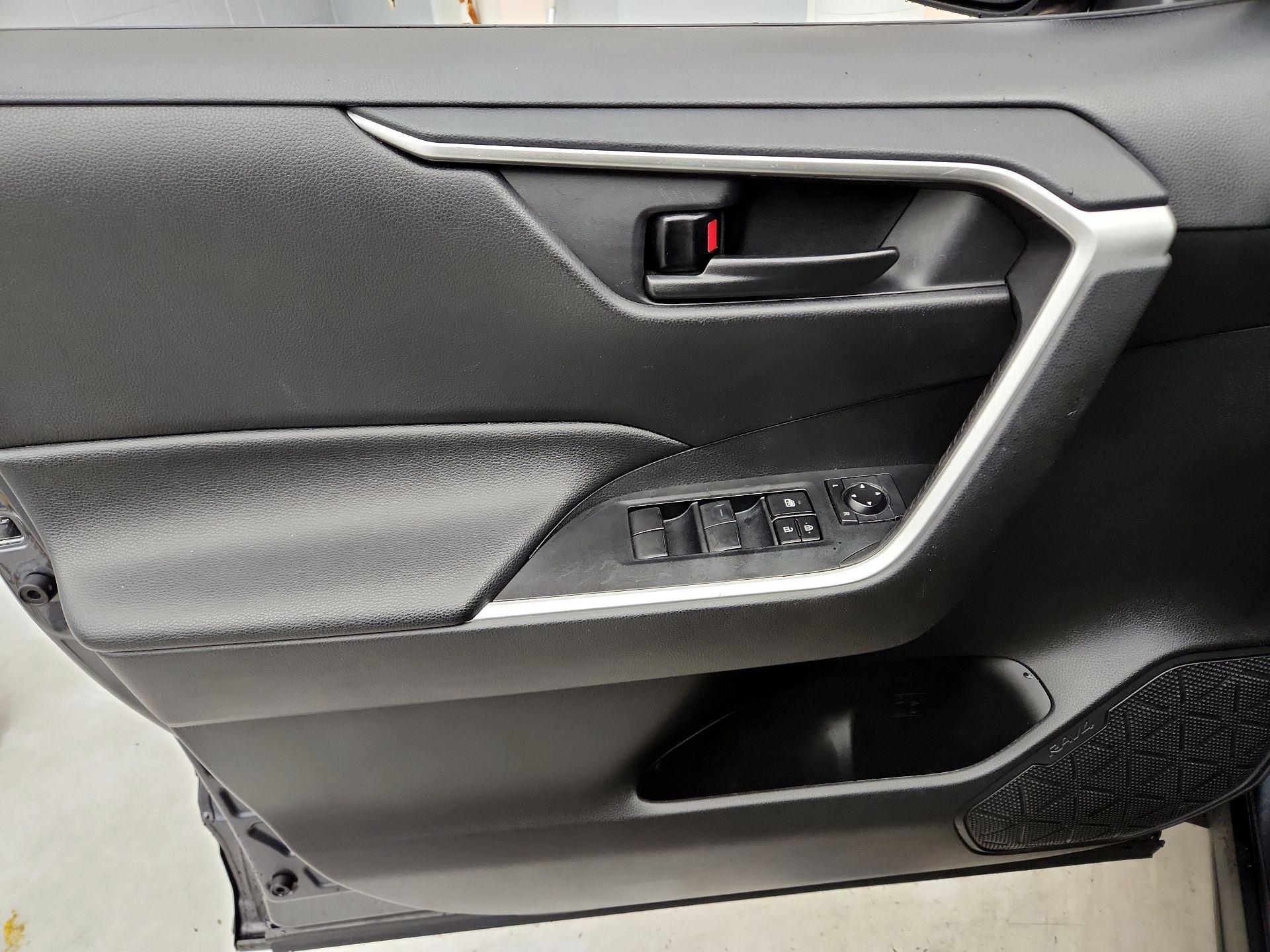 Thumbnail: 2021 Toyota RAV4 - 12