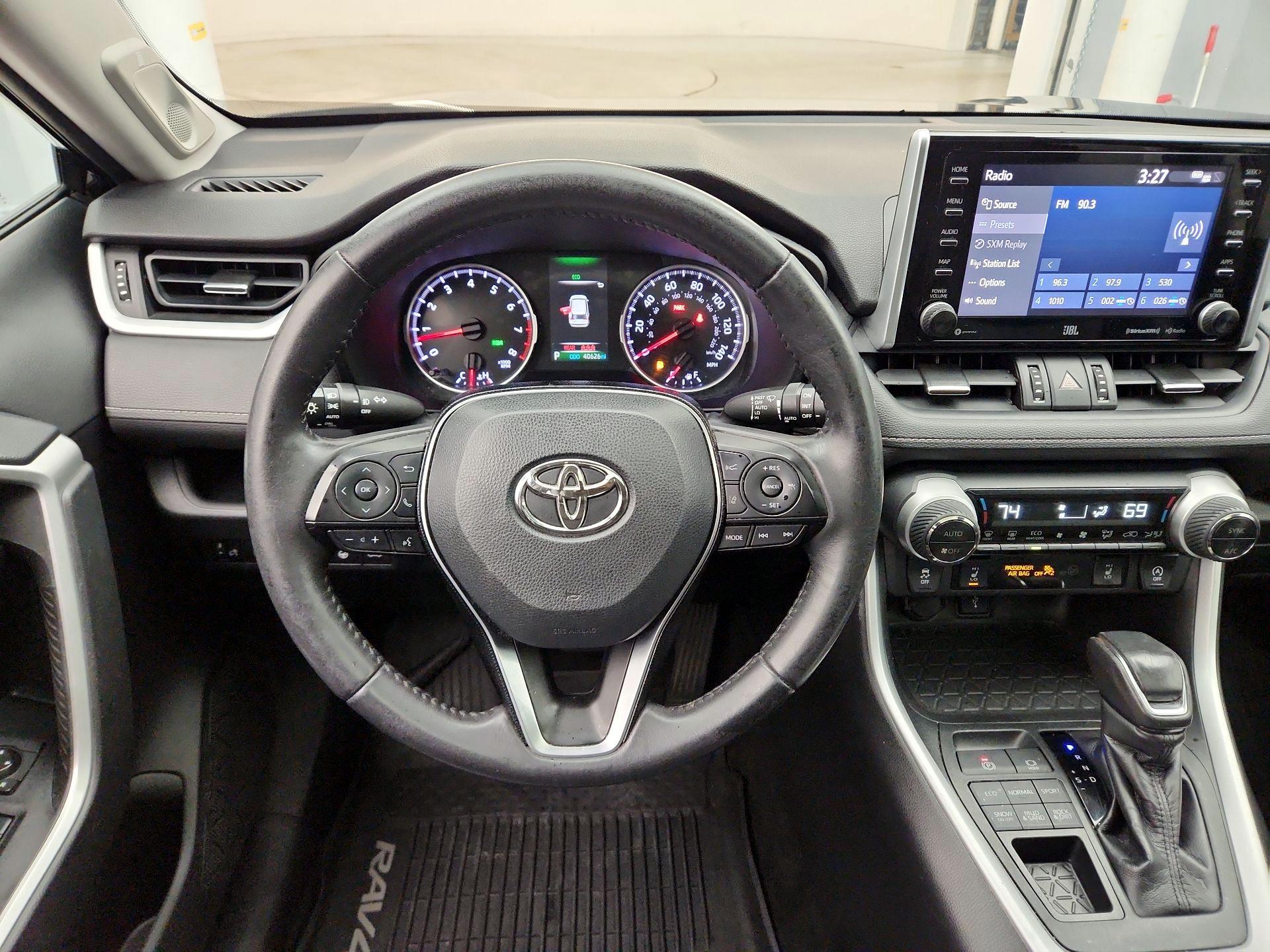 Thumbnail: 2020 Toyota RAV4 - 10