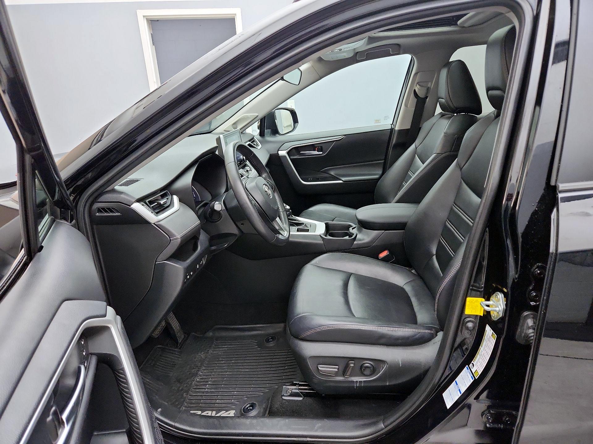 Thumbnail: 2020 Toyota RAV4 - 11